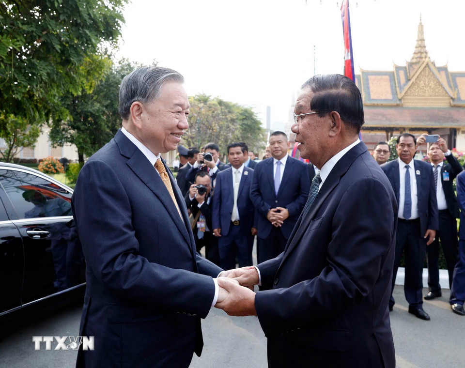 Lễ đ&oacute;n trọng thể Tổng B&iacute; thư T&ocirc; L&acirc;m thăm cấp Nh&agrave; nước tới Vương quốc Campuchia - Ảnh 3.