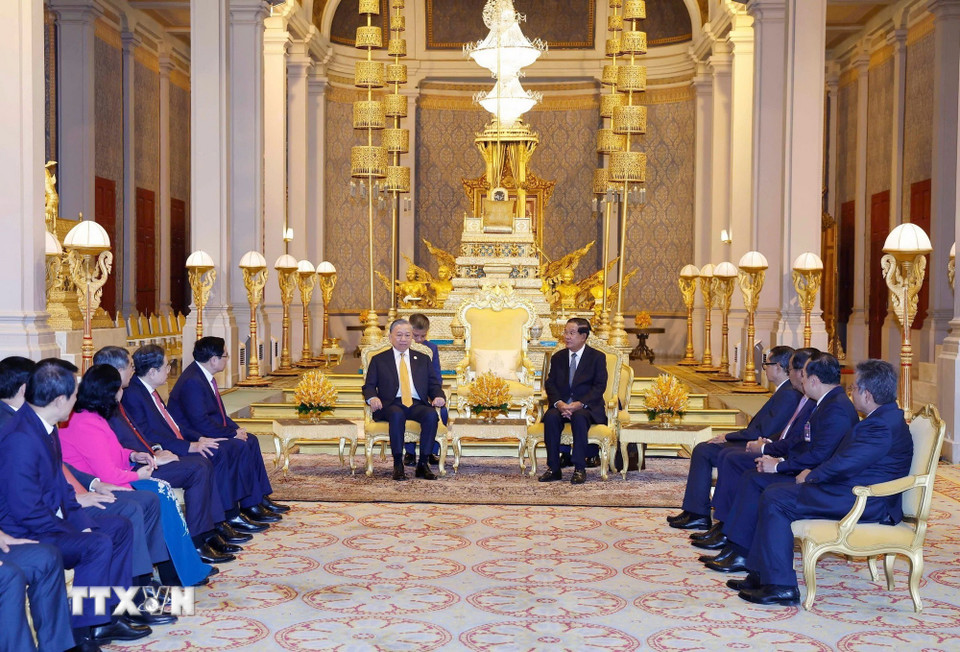 Tổng Bí thư Tô Lâm hội kiến Samdech Techo Hun Sen. - Ảnh 2.