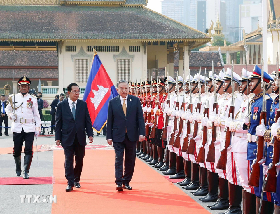 Lễ đ&oacute;n trọng thể Tổng B&iacute; thư T&ocirc; L&acirc;m thăm cấp Nh&agrave; nước tới Vương quốc Campuchia - Ảnh 4.