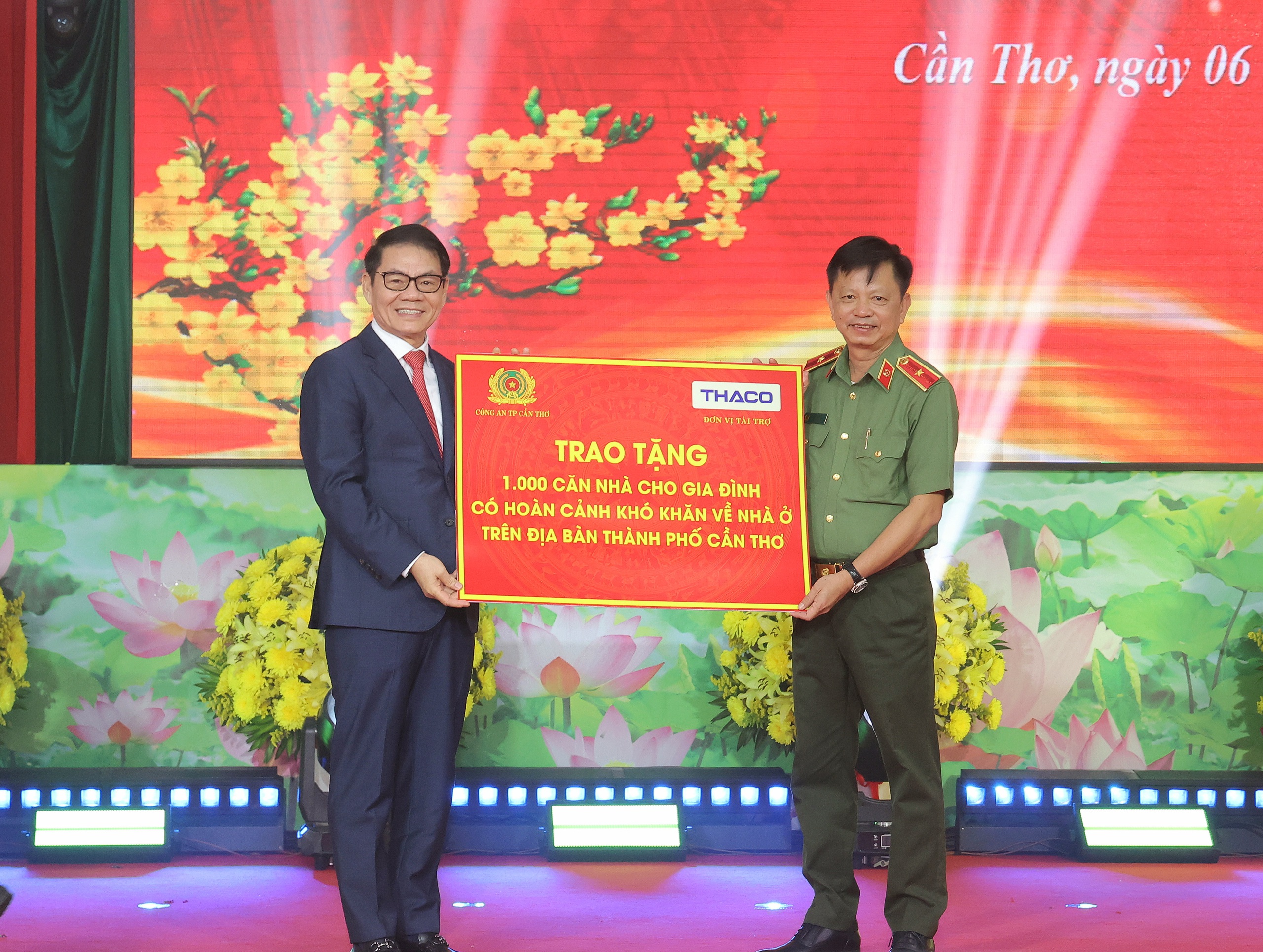 Công an TP Cần Thơ trao tặng 1 . 000 Căn nhà cho gia đình khó khăn năm 2026 - Ảnh 4.