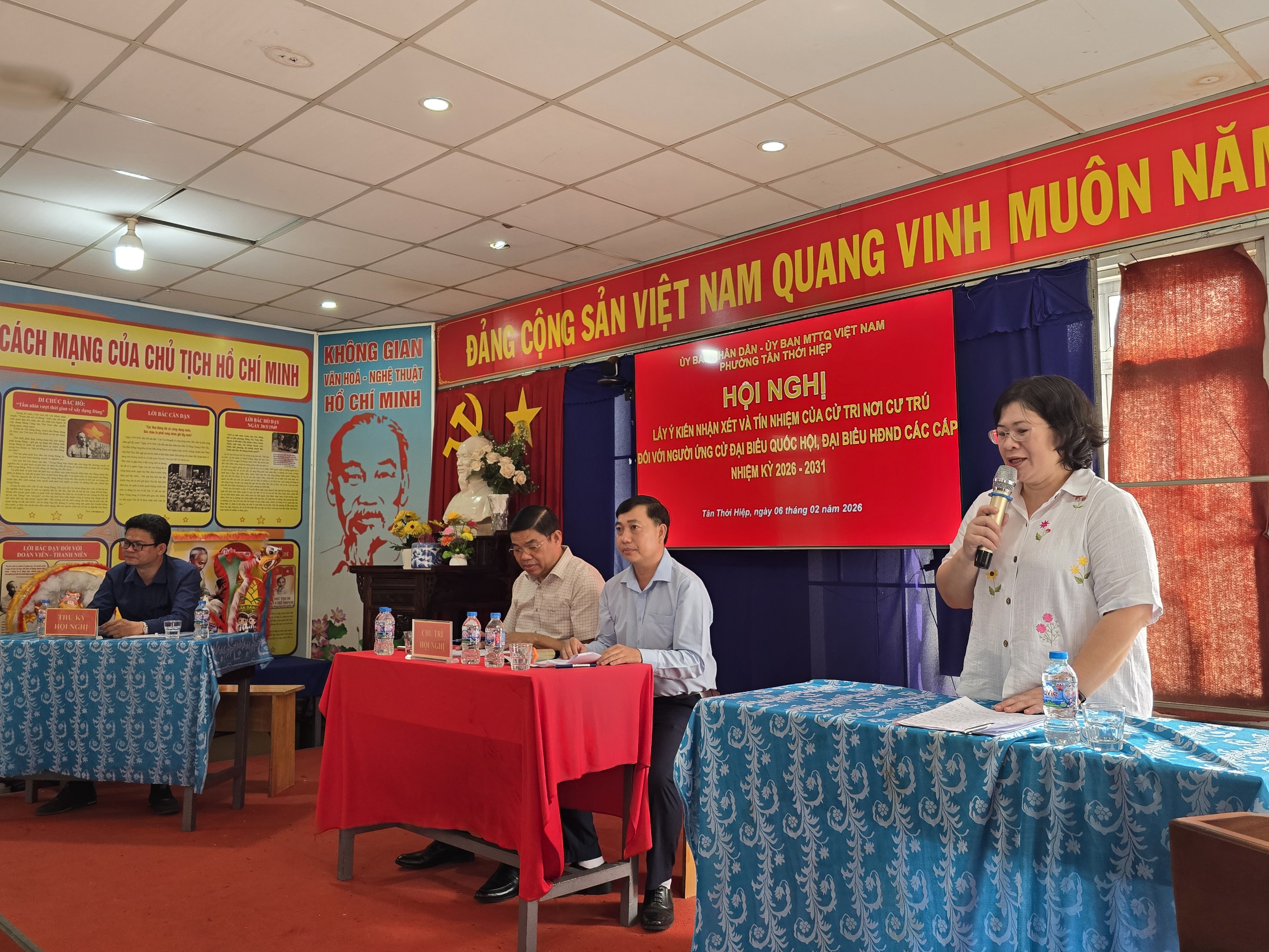 Lấy ý kiến cử tri với Phó bí thư Thành ủy TPHCM Văn Thị Bạch Tuyết - Ảnh 1.