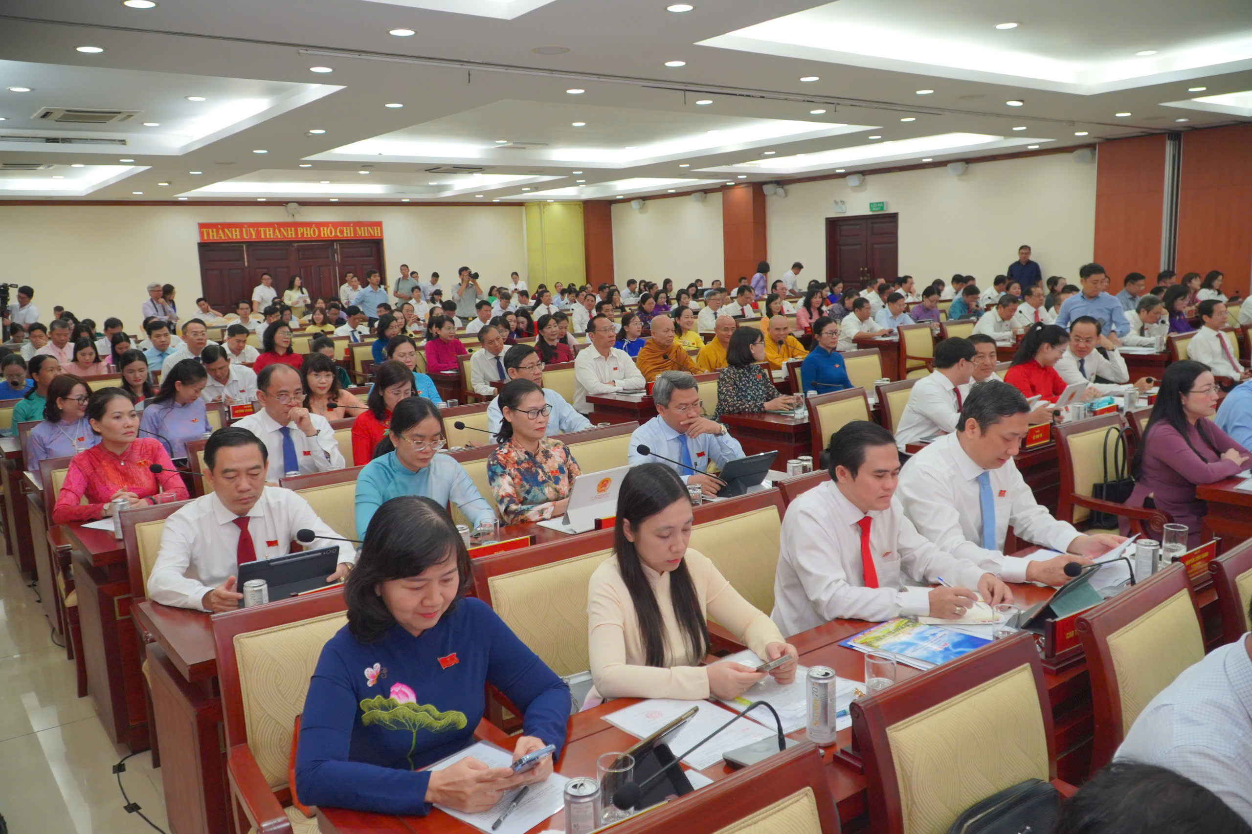 HĐND TPHCM khóa X bước vào kỳ họp cuối cùng, tiến hành công tác nhân sự - Ảnh 1.