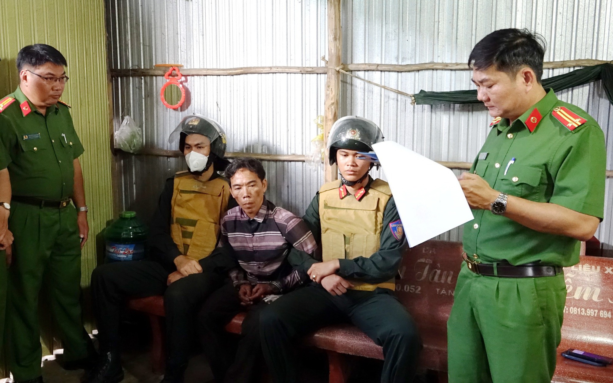 Bắt, khám xét nhà đối tượng đăng tải thông tin không đúng sự thật để tạo dư luận xấu ở Cà Mau