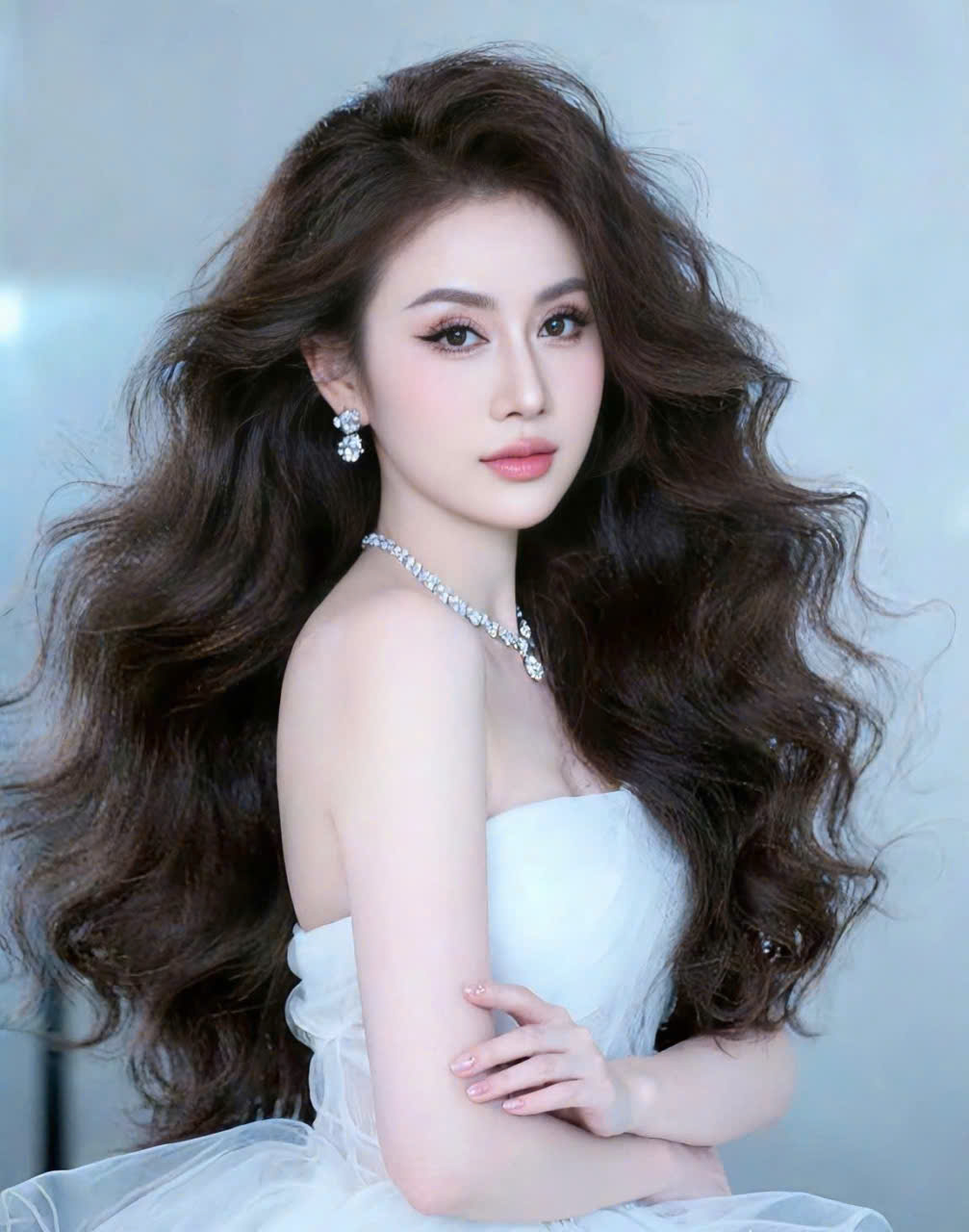 Ca sĩ, Hoa hậu Vũ Ngọc Trân: Hành trình rực rỡ trong hoạt động nghệ thuật - Ảnh 3.