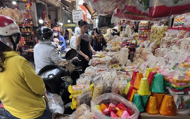 Đánh thức chợ truyền thống - Ảnh 3.