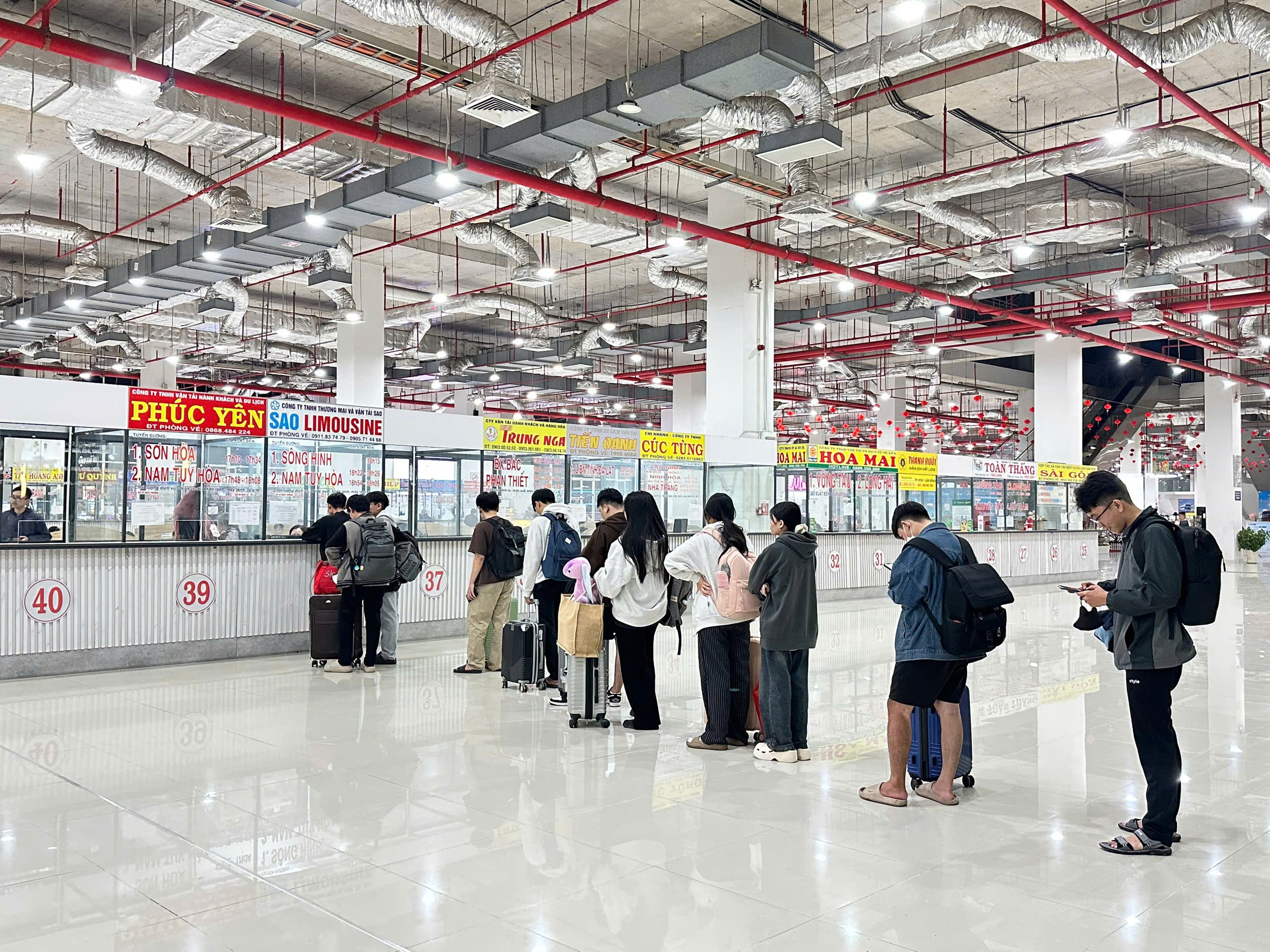 Tết đến gần, vé xe liên tỉnh từ TP HCM bán ra hơn 56% - Ảnh 2.
