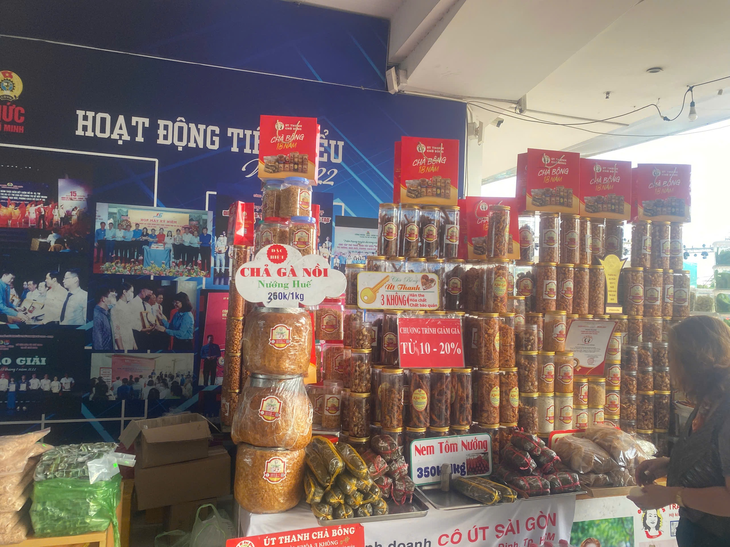 Phi&ecirc;n chợ &ldquo; 0 đồng &rdquo; Tết 2026: Sắm Tết , cắt t&oacute;c , sửa xe miễn ph&iacute; hấp dẫn tại Khu C&ocirc;ng nghệ ca - Ảnh 4.