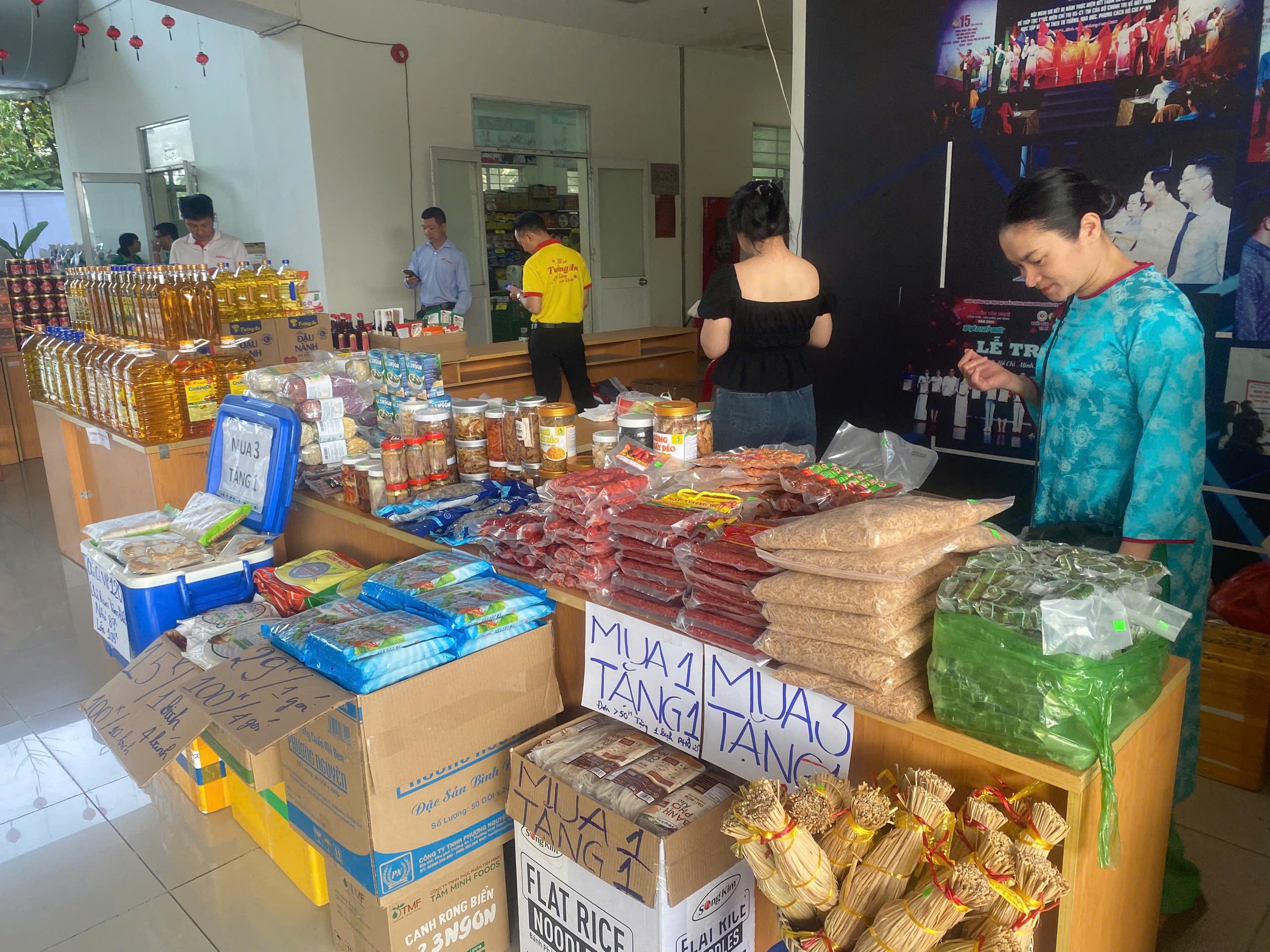 Phi&ecirc;n chợ &ldquo; 0 đồng &rdquo; Tết 2026: Sắm Tết , cắt t&oacute;c , sửa xe miễn ph&iacute; hấp dẫn tại Khu C&ocirc;ng nghệ ca - Ảnh 5.