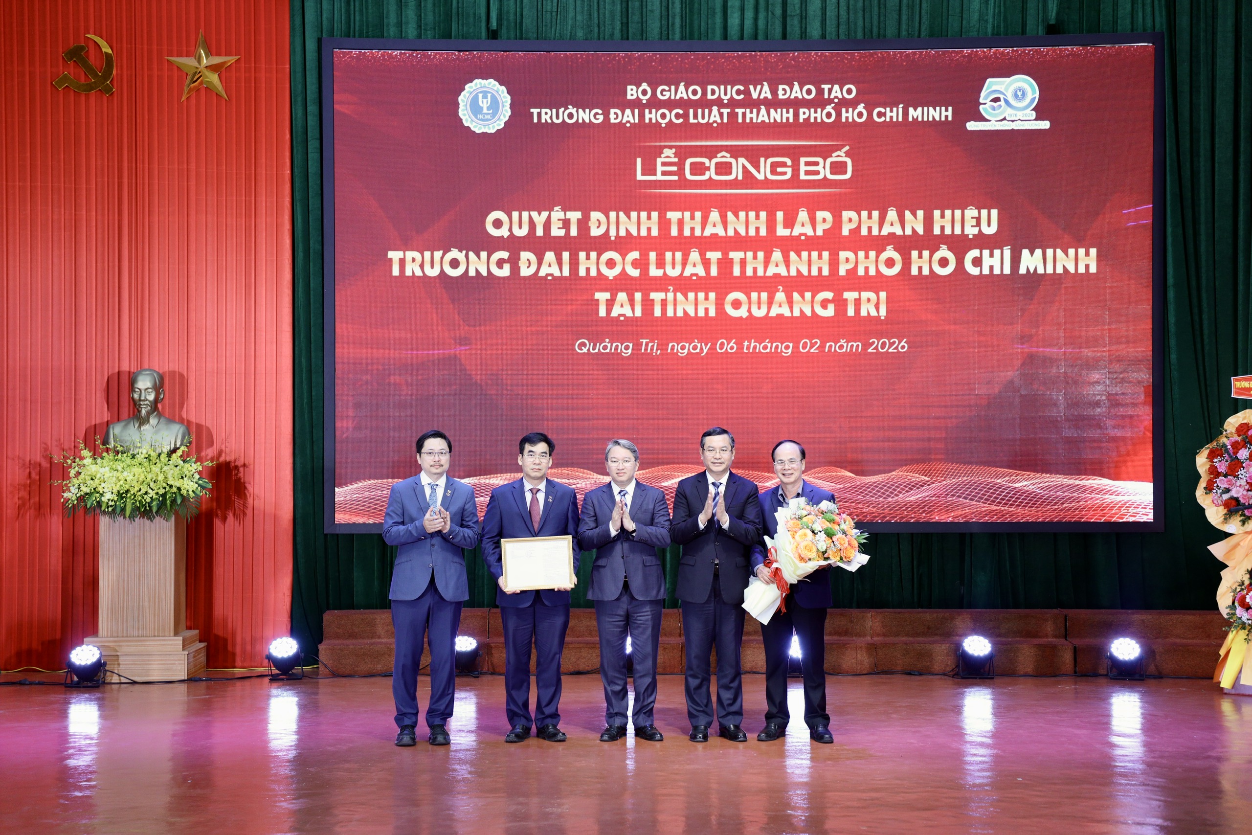 Giáo sư, Tiến sĩ đầu ngành của Trường ĐH Luật TP.HCM sẽ trực tiếp giảng dạy tại Quảng Trị - Ảnh 4.
