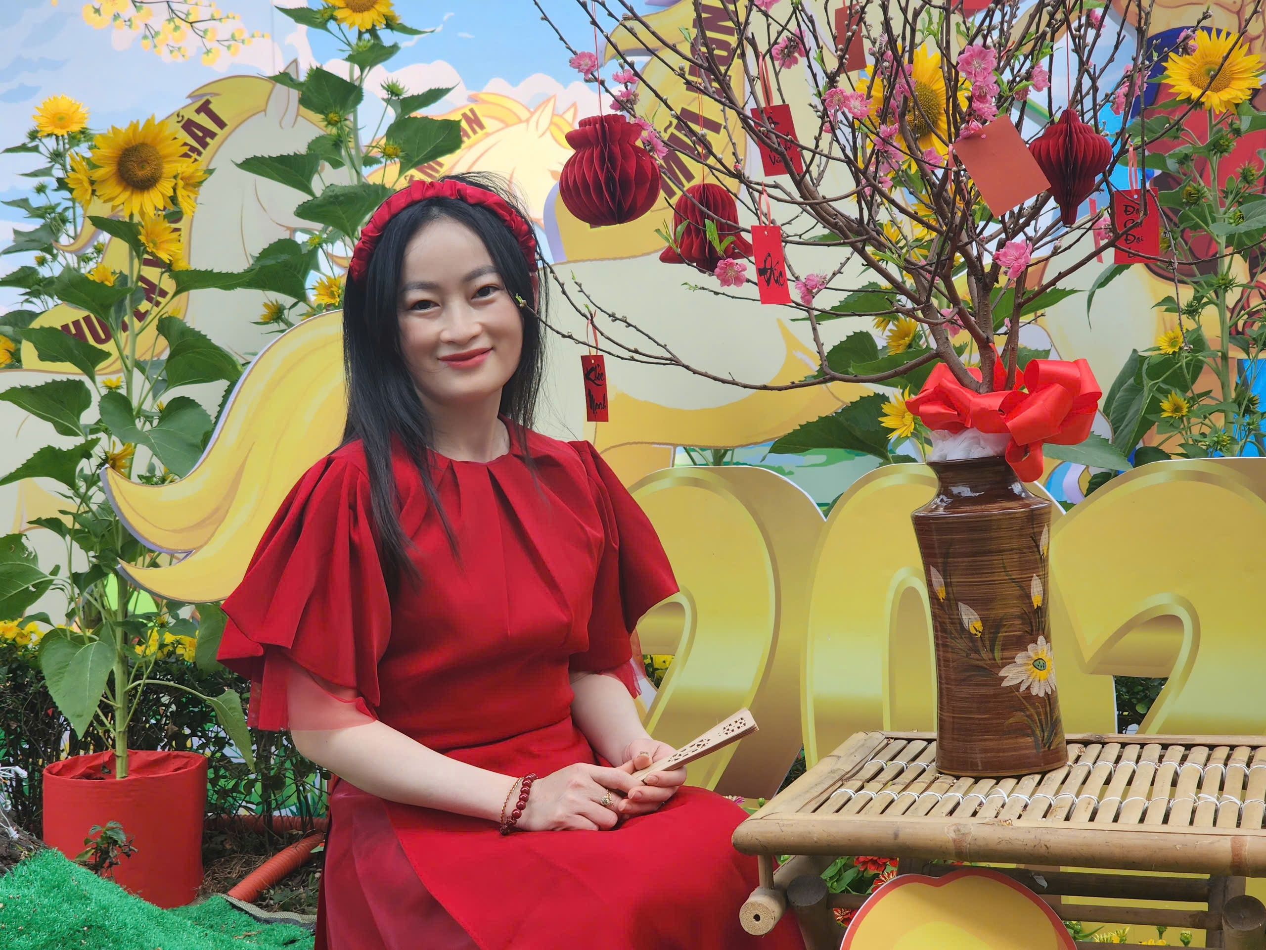 Đi khám bệnh, bất ngờ được đón Tết giữa đường hoa ở Bệnh viện Chợ Rẫy - Ảnh 4.
