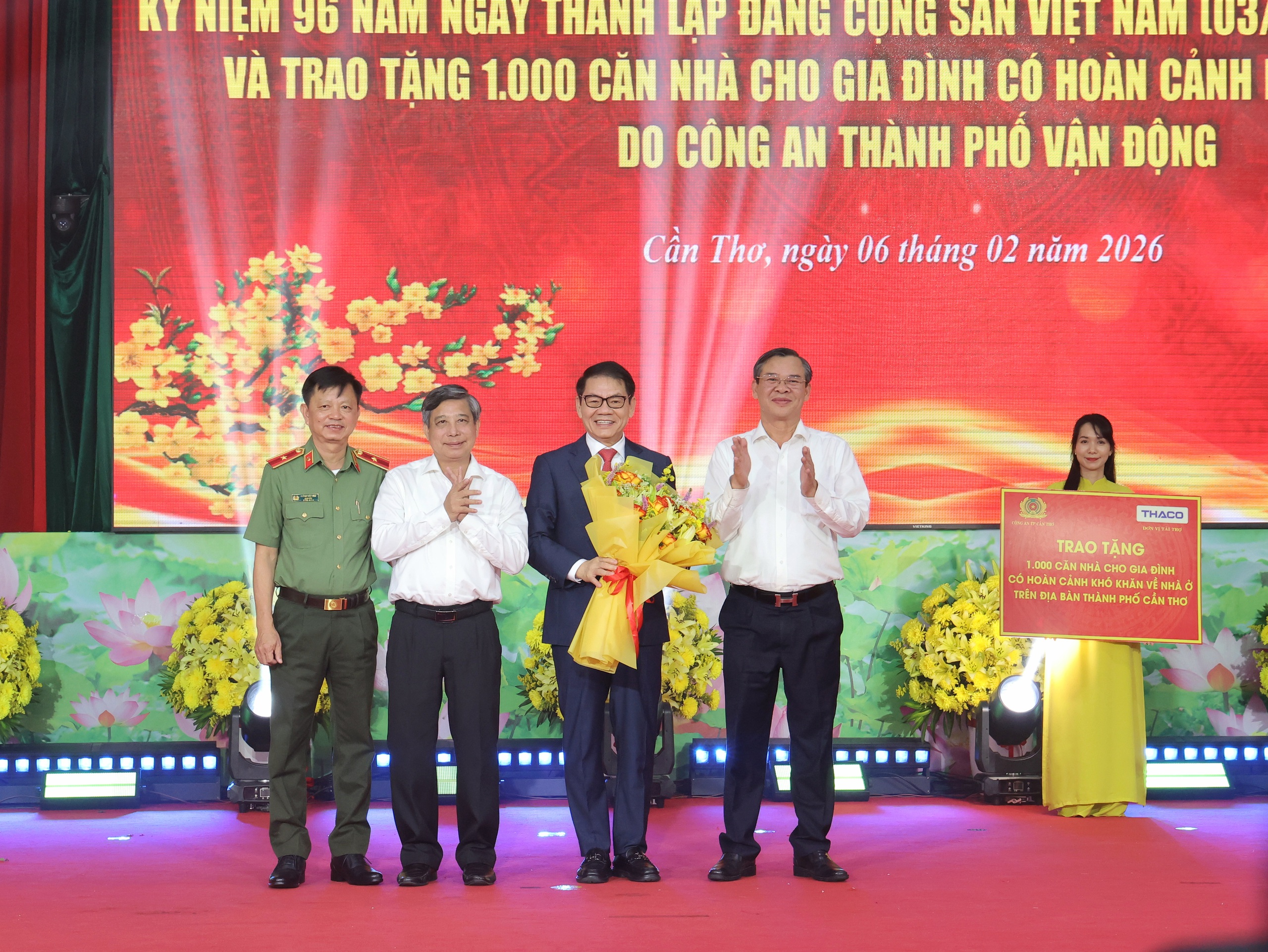 Công an TP Cần Thơ trao tặng 1 . 000 Căn nhà cho gia đình khó khăn năm 2026 - Ảnh 5.