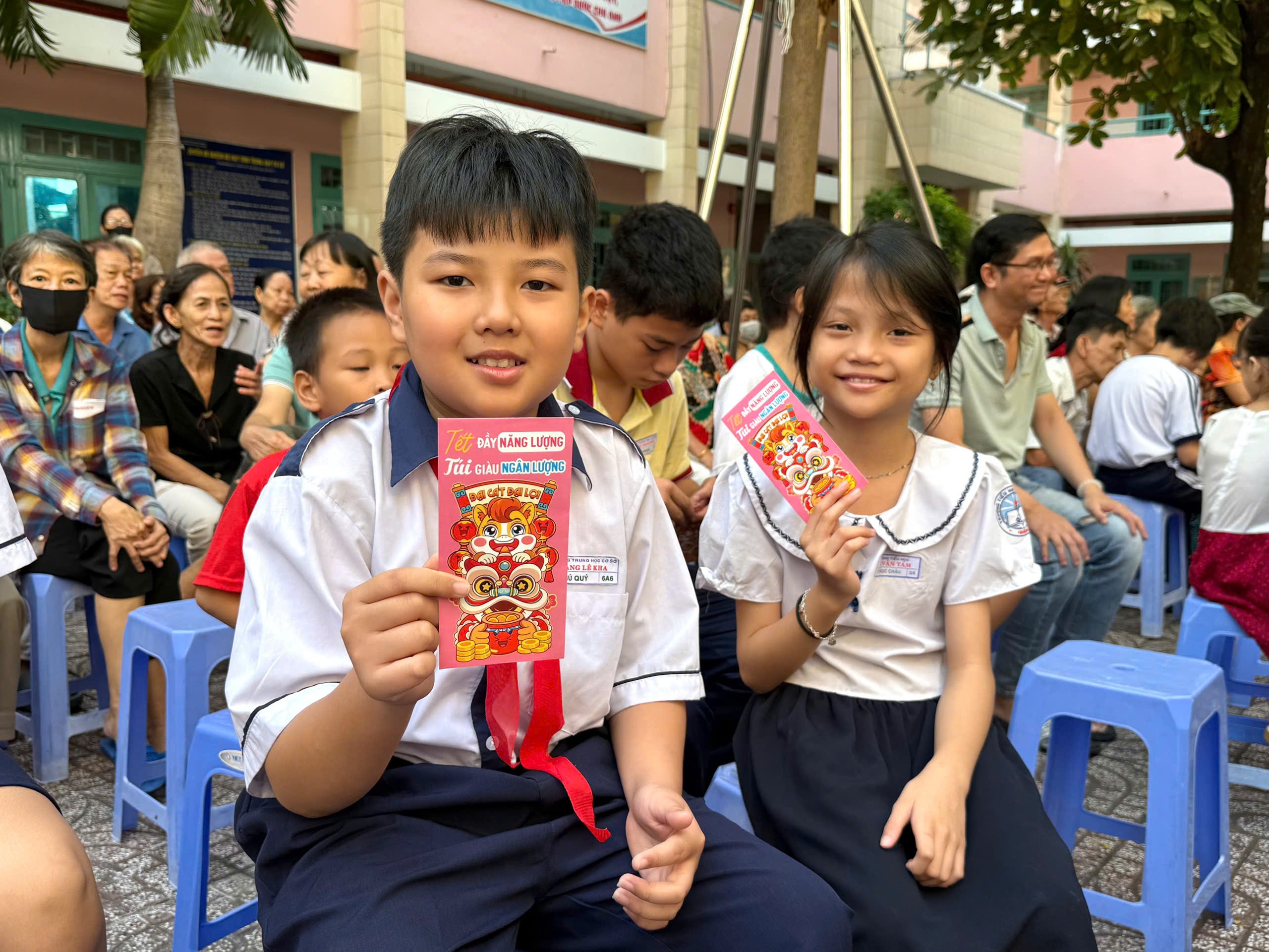 Phường Bình Tây gửi 200 phần quà đến người dân tại Ngày hội “Xuân đoàn kết - Tết nghĩa tình” - Ảnh 8.