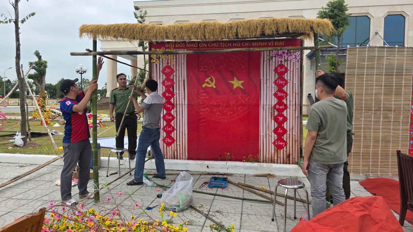Rộn ràng Phiên chợ Xuân 2026 do Công an tỉnh An Giang tổ chức cho cộng đồng - Ảnh 3.