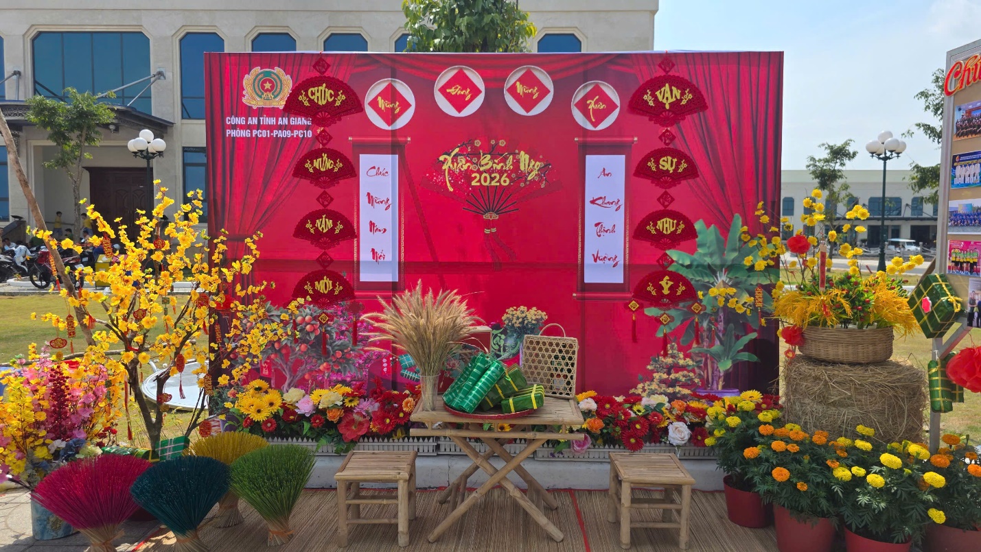 Rộn ràng Phiên chợ Xuân 2026 do Công an tỉnh An Giang tổ chức cho cộng đồng - Ảnh 5.