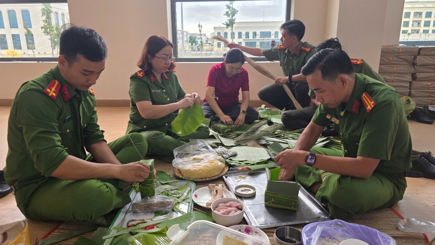 Rộn ràng Phiên chợ Xuân 2026 do Công an tỉnh An Giang tổ chức cho cộng đồng - Ảnh 8.