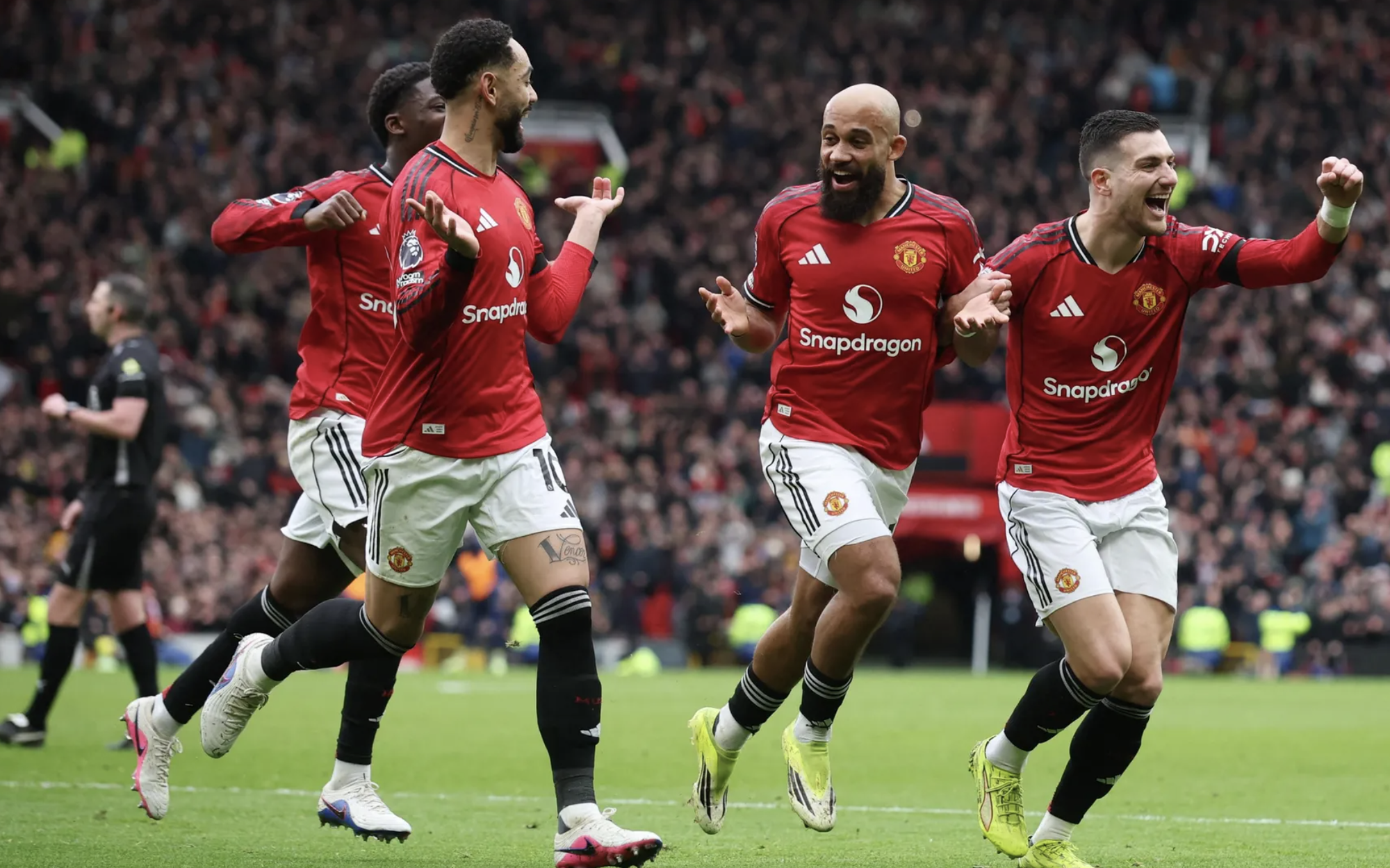 Quật ngã Tottenham, Man United bay cao với Top 4 Ngoại hạng Anh