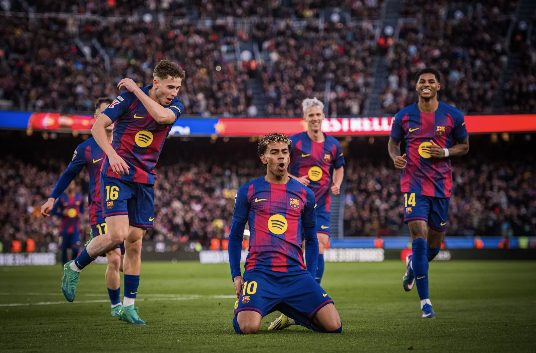 Lamine Yamal lập siêu phẩm, Barcelona đại thắng Mallorca giữ ngôi đầu La Liga - Ảnh 3.