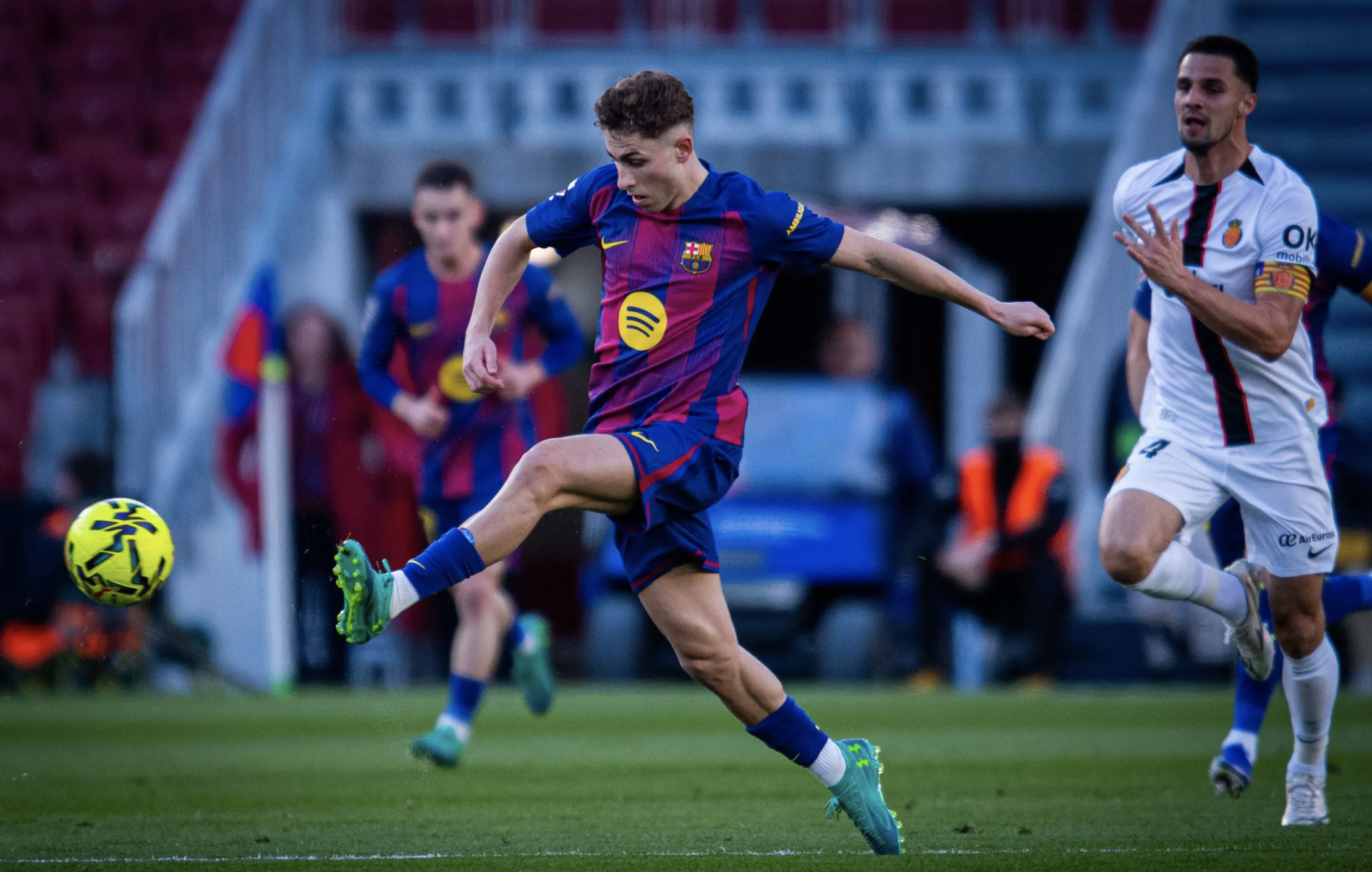 Lamine Yamal lập siêu phẩm, Barcelona đại thắng Mallorca giữ ngôi đầu La Liga - Ảnh 1.