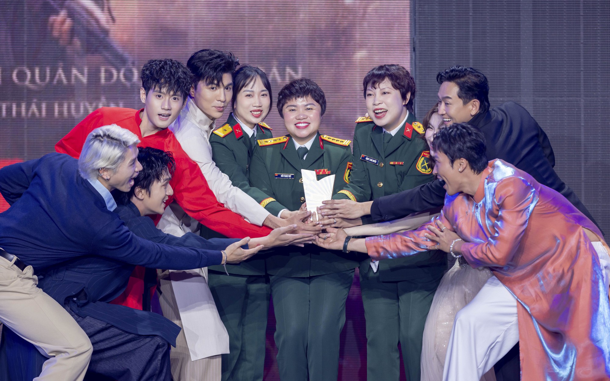 "Mưa đỏ", SOOBIN tiếp tục được vinh danh