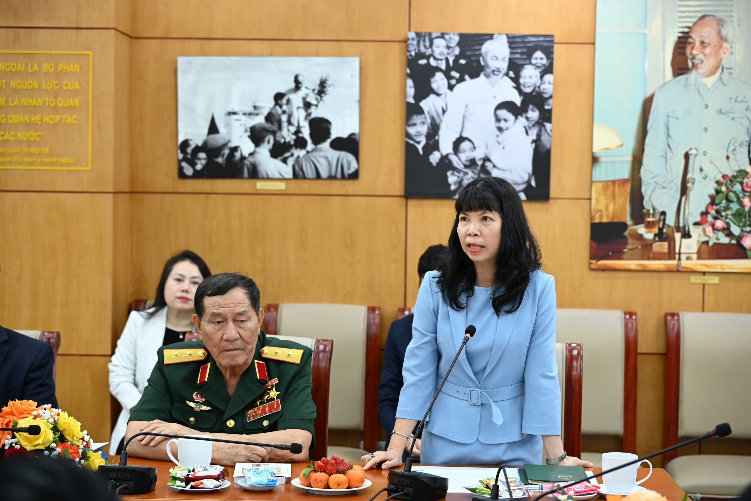 Cuộc gặp mặt lịch sử giữa Trung tướng Phạm Tuân và chị Amanda Nguyễn - Ảnh 4.