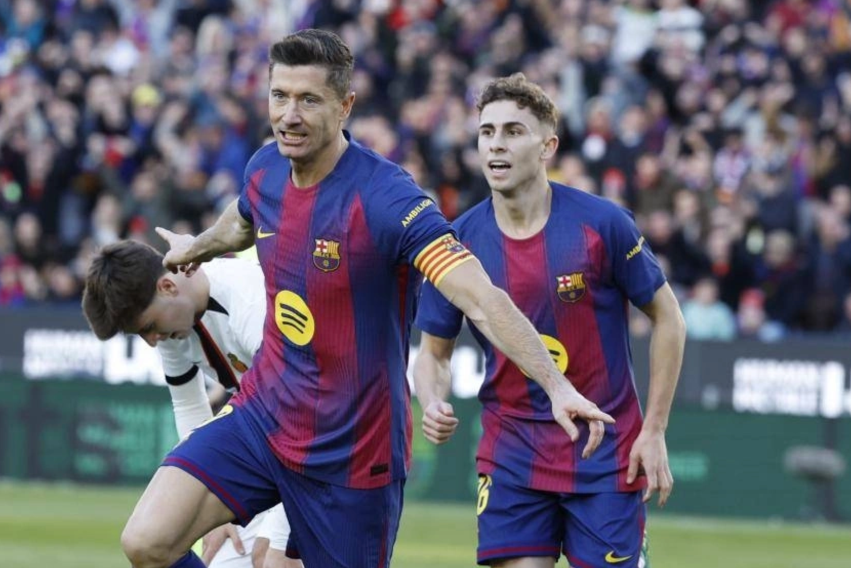 Lamine Yamal lập siêu phẩm, Barcelona đại thắng Mallorca giữ ngôi đầu La Liga - Ảnh 2.