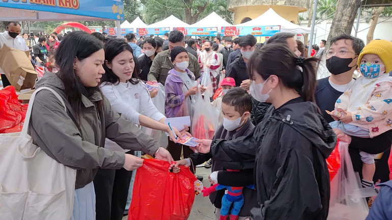 Mùa xuân trong bệnh viện - Ảnh 2.