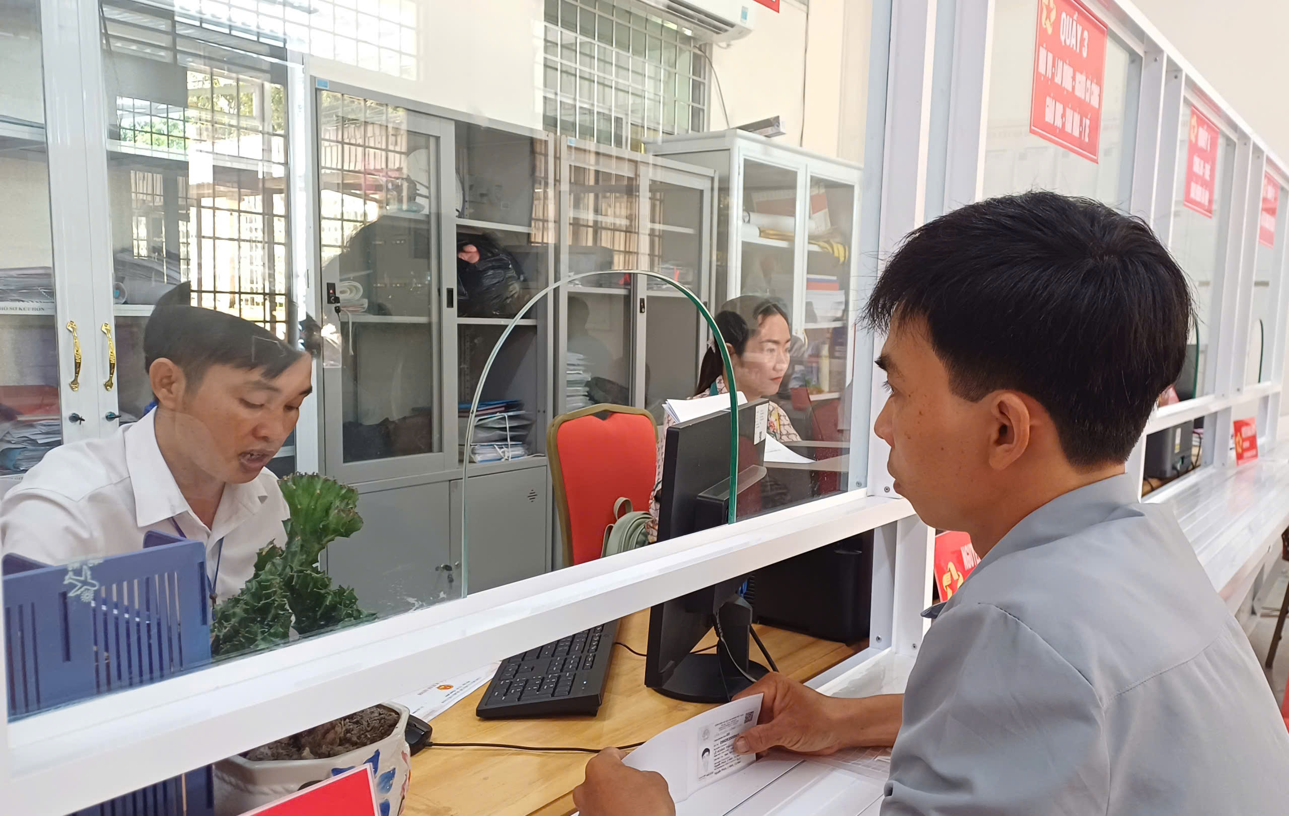 Tin vui cho cán bộ ở Cà Mau trước thềm Tết Nguyên đán Bính Ngọ - Ảnh 1.