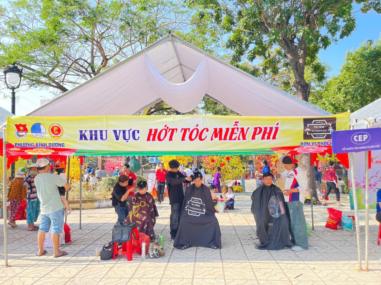 Trao qu&agrave; Tết cho người ngh&egrave;o tại phường B&igrave;nh Dương: 750 Phần qu&agrave; &yacute; nghĩa năm 2026 - Ảnh 7.