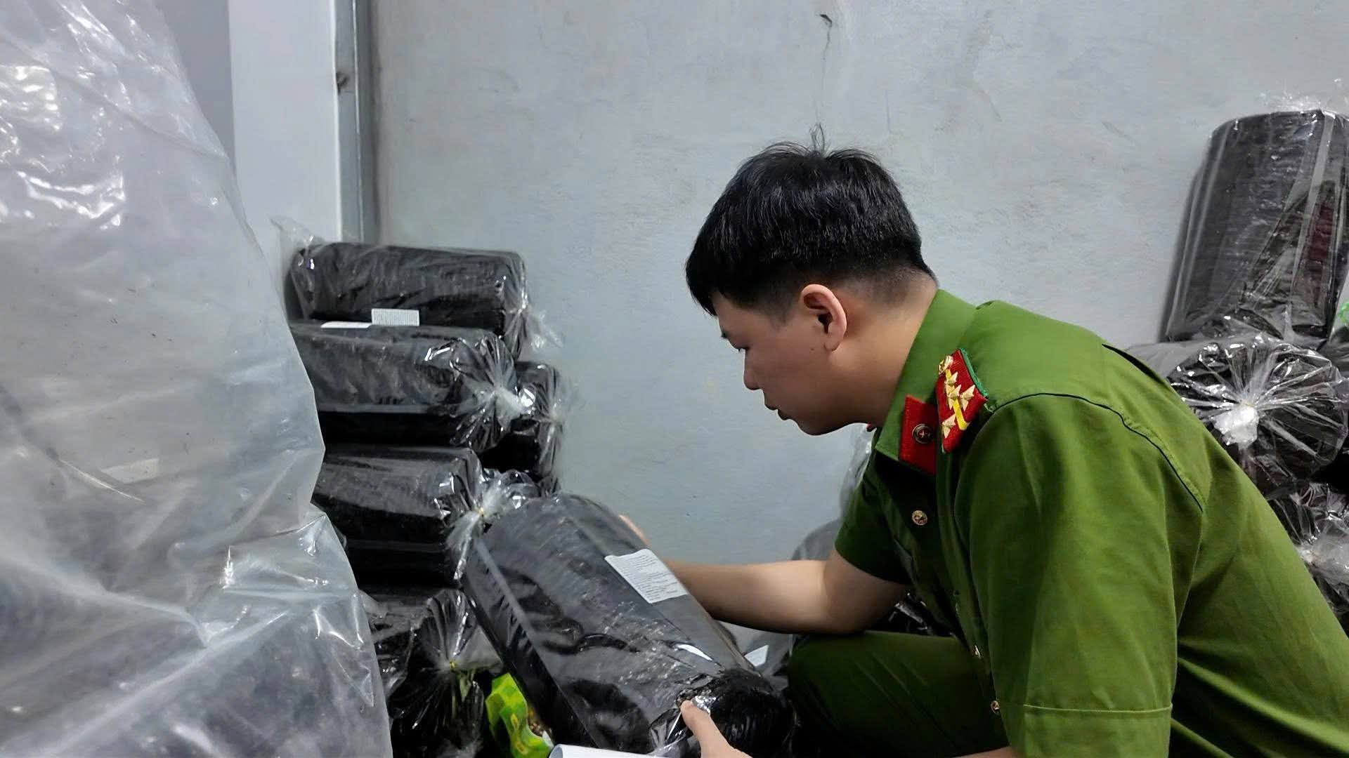 Rong biển nấu ch&aacute;o trẻ em đội lốt h&agrave;ng Việt, thực chất nhập Trung Quốc - Ảnh 1.