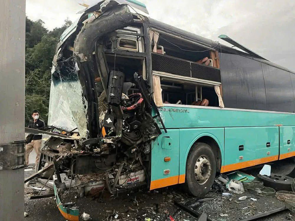Tai nạn liên hoàn ở cao tốc Vân Phong - Nha Trang - Ảnh 1.