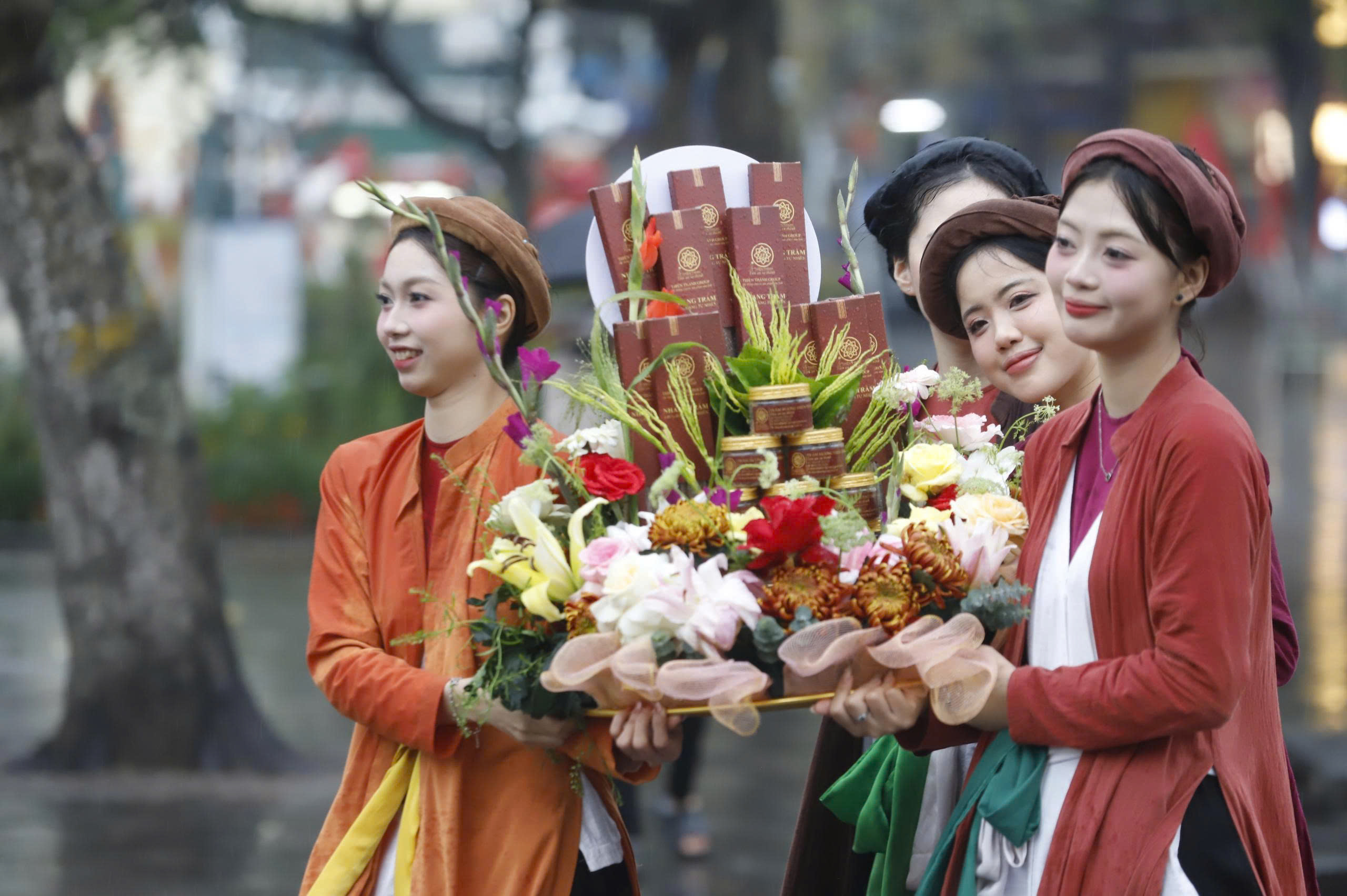 Lễ Mở cửa &Ocirc; Quan Chưởng đ&aacute;nh thức k&yacute; ức Thăng Long xưa 2026 - Ảnh 9.