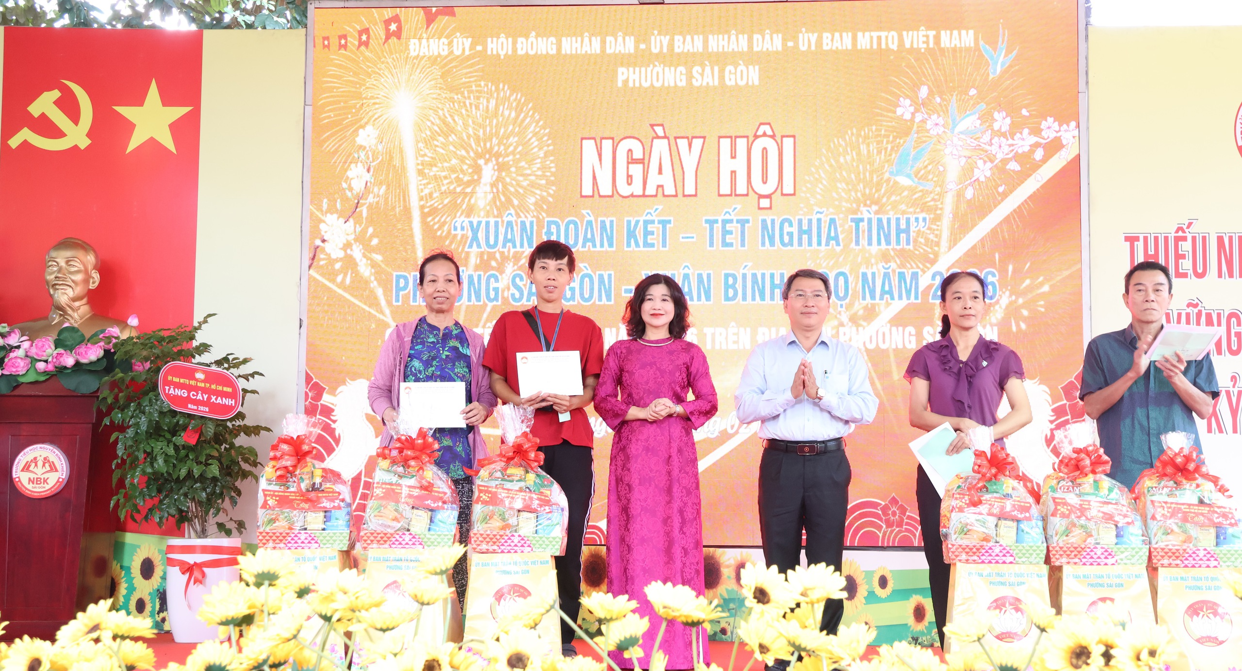 Xuân đoàn kết - Tết nghĩa tình ấm áp tại phường Sài Gòn, TPHMC - Ảnh 2.