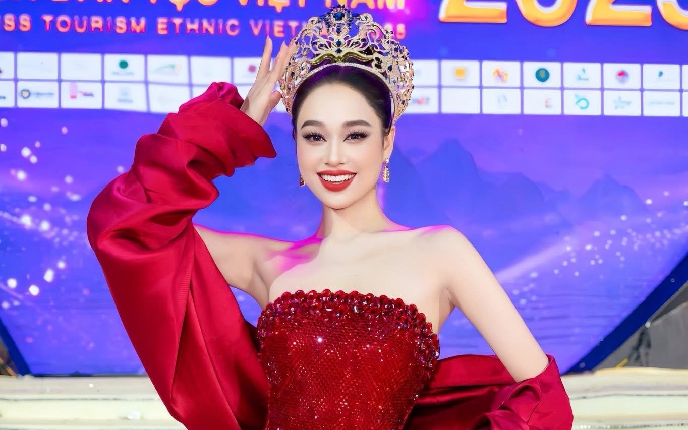 Tuổi 21 giỏi giang của Hoa hậu xứ Thanh Nguyễn Thị Mỹ Linh