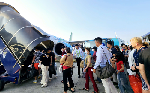 Nhộn nhịp về quê đón Tết