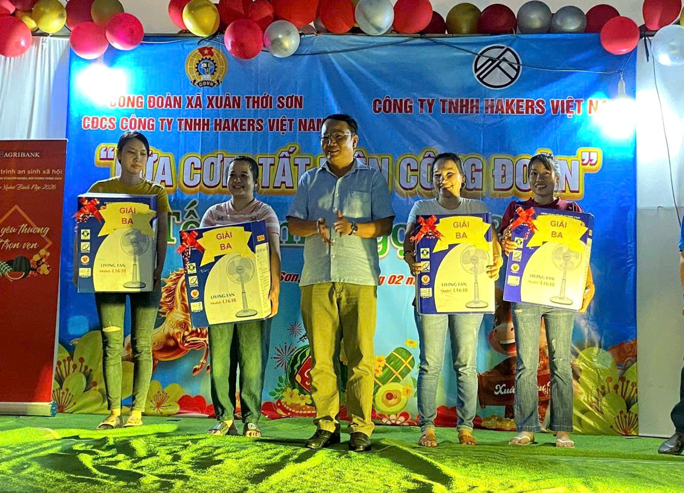 Ấm &aacute;p bữa cơm đo&agrave;n vi&ecirc;n cuối năm - Ảnh 5.