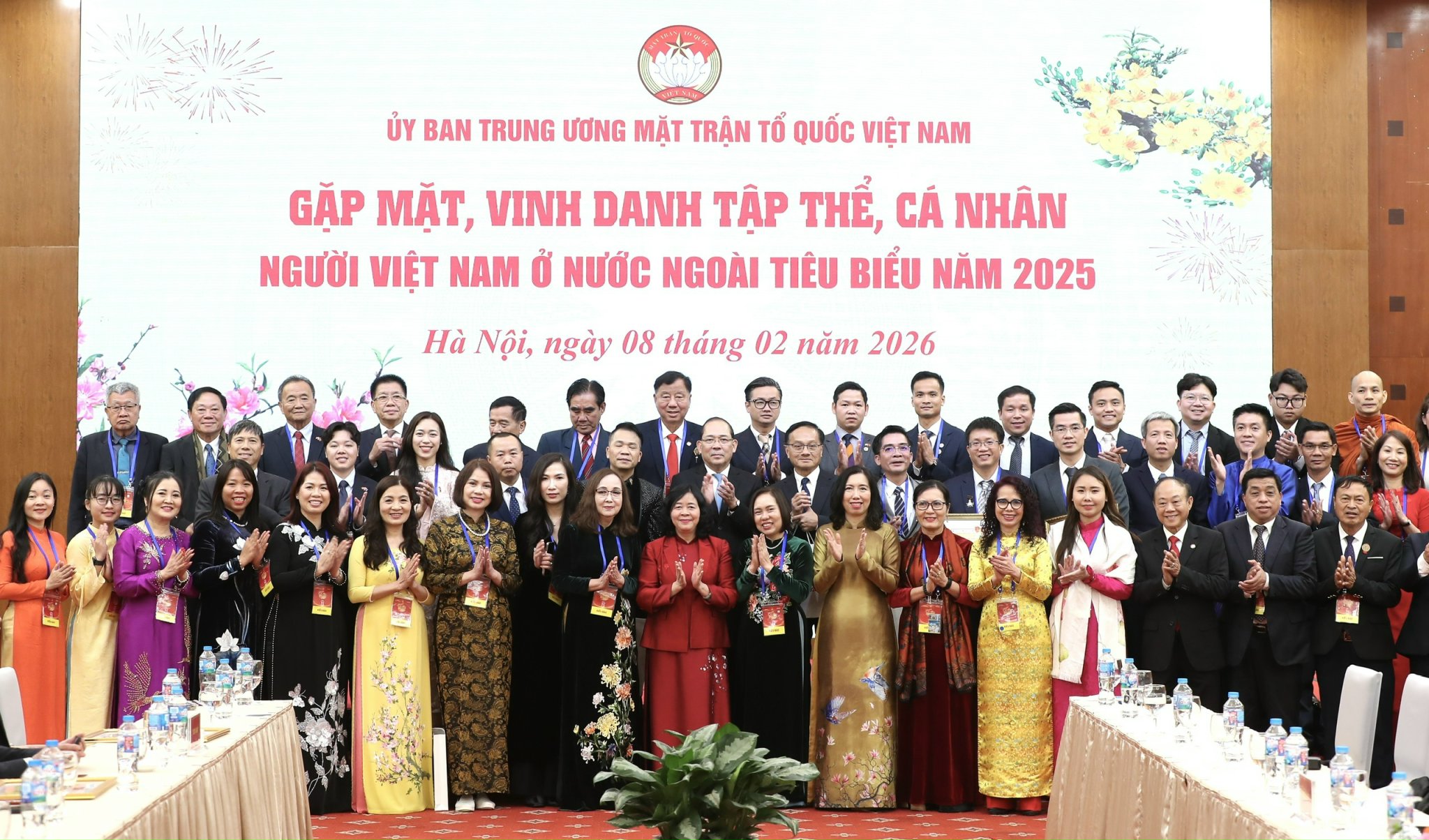 L&atilde;nh đạo Mặt trận Tổ quốc Việt Nam khen thưởng những kiều b&agrave;o ti&ecirc;u biểu - Ảnh 8.