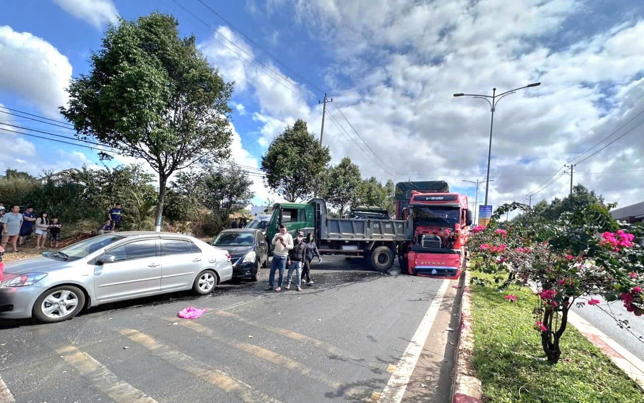 Nguyên nhân ban đầu vụ tai nạn giao thông liên hoàn giữa xe đầu kéo và 6 ô tô