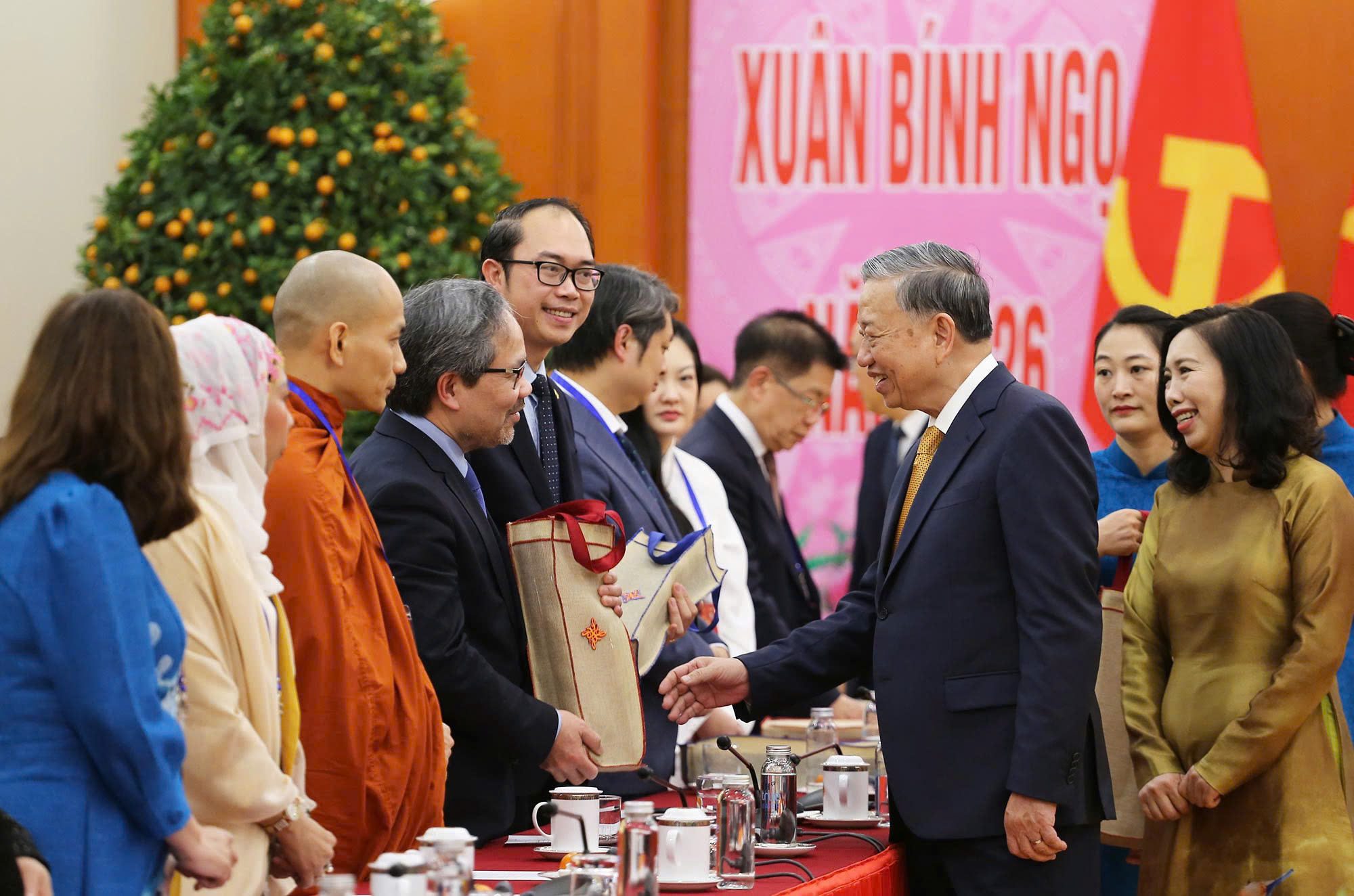 Tổng Bí thư Tô Lâm gặp mặt đoàn kiều bào tiêu biểu - Ảnh 7.