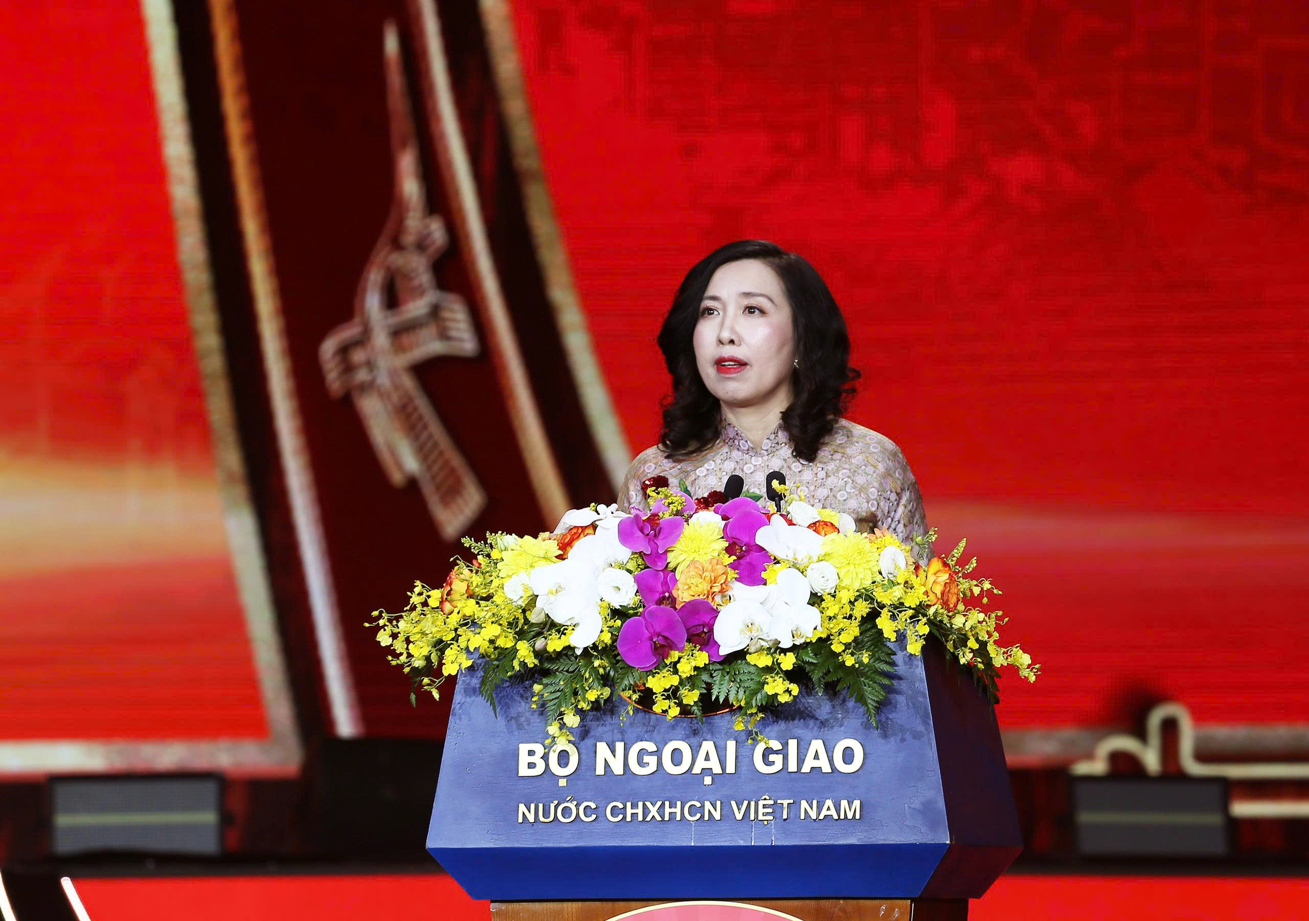 Chủ tịch nước ch&uacute;c Tết kiều b&agrave;o, đ&aacute;nh trống khai hội mừng Xu&acirc;n - Ảnh 5.