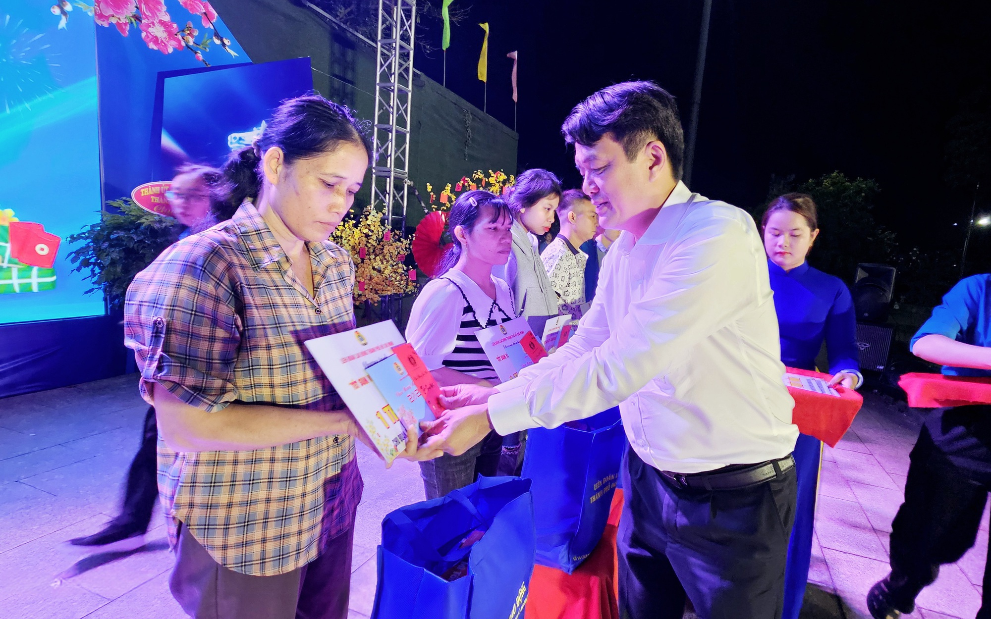 Vé máy bay “0 đồng” đang đến với công nhân