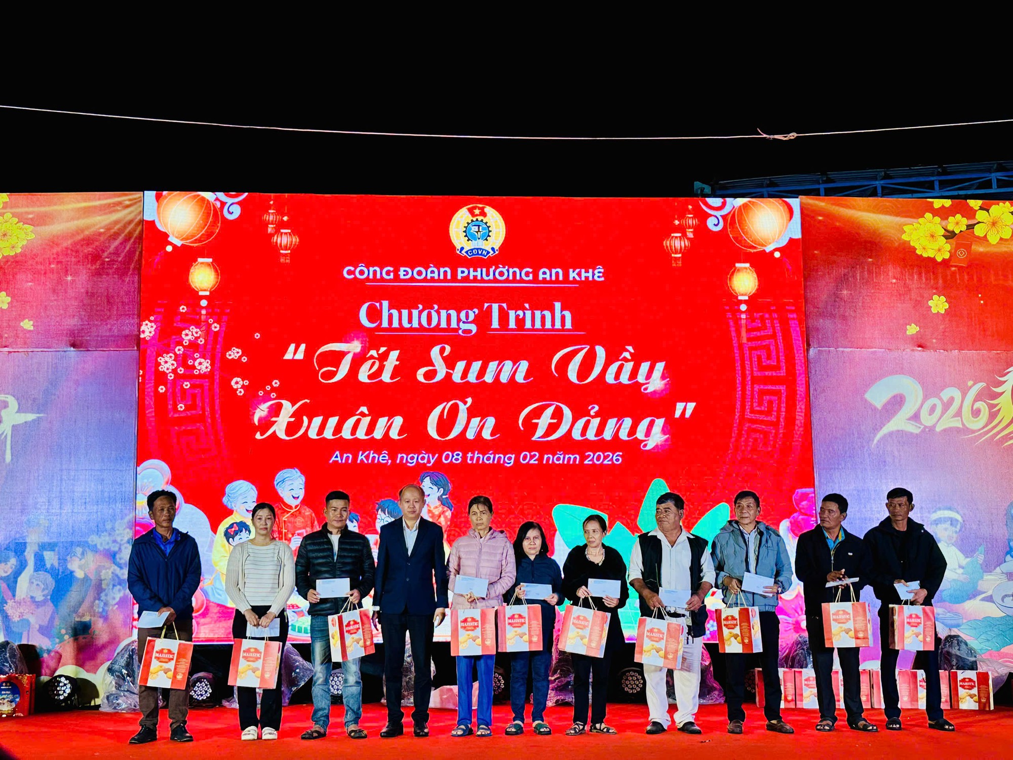 Hơn 1.000 đo&agrave;n vi&ecirc;n, hội vi&ecirc;n phường An Kh&ecirc; được chăm lo Tết - Ảnh 1.