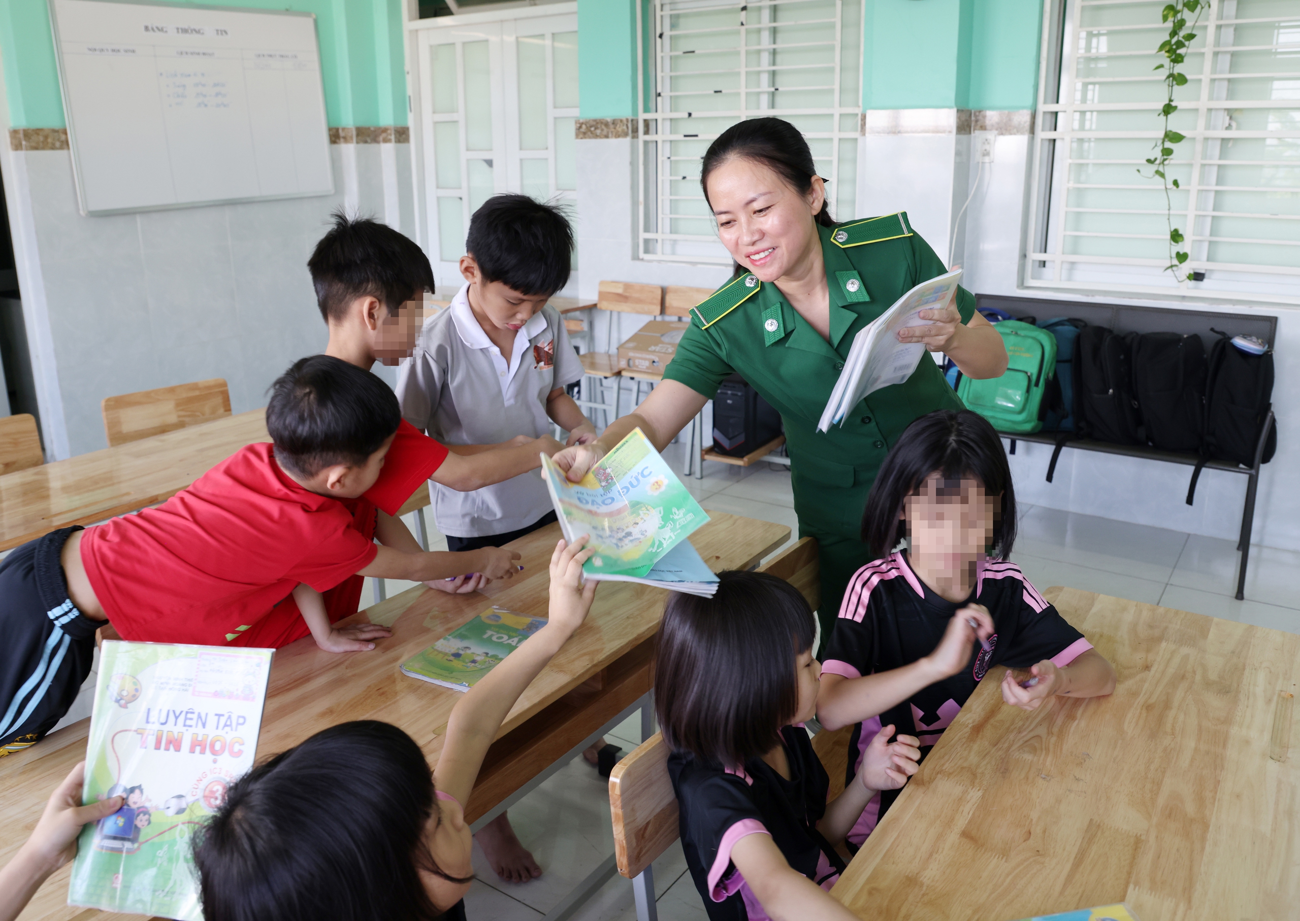 Sự hóa thân lộng lẫy - Ảnh 1.
