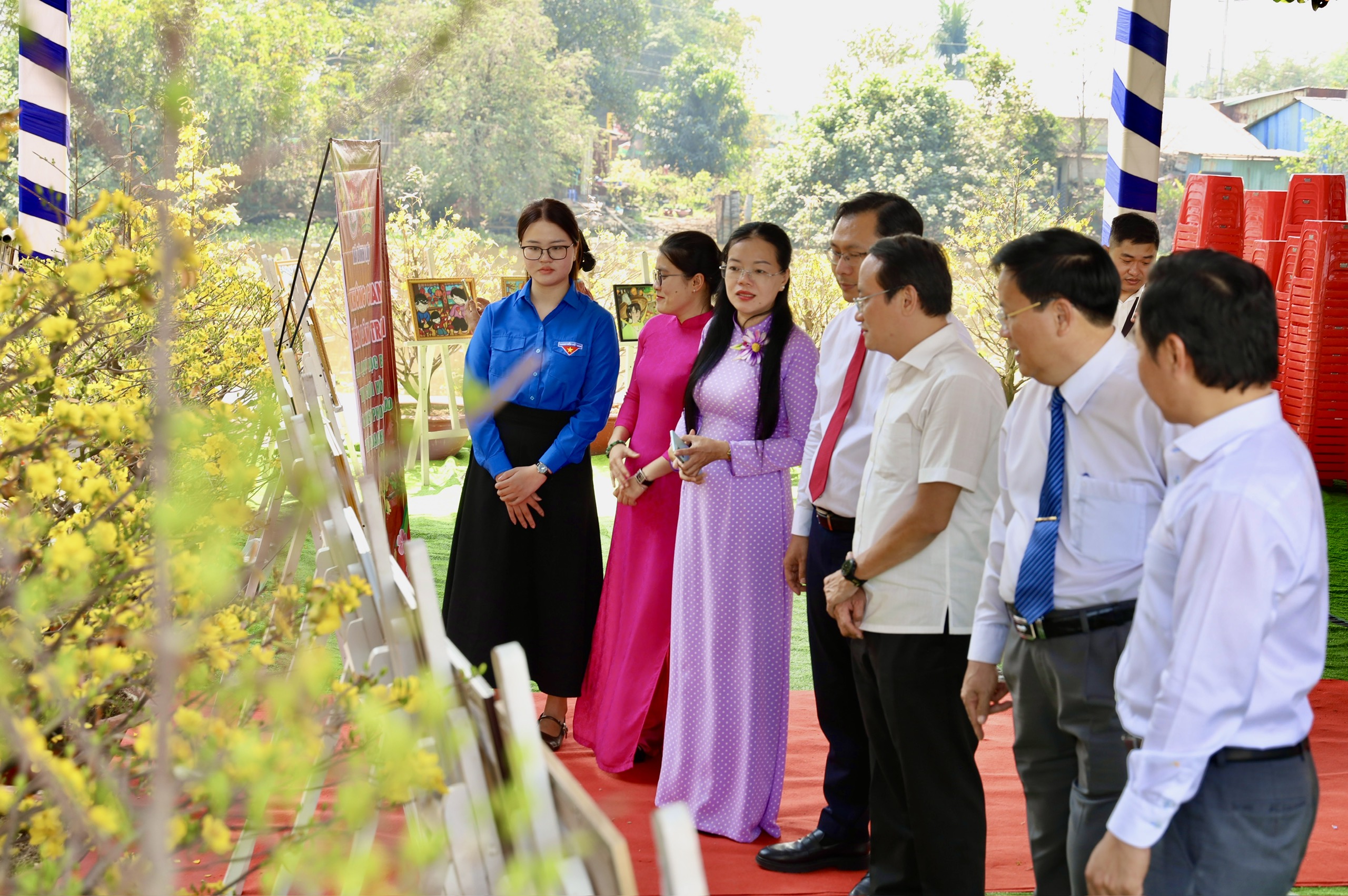 Khai mạc Đường hoa Mai vàng Bình Lợi: Tôn vinh làng nghề giữa lòng đô thị - Ảnh 6.