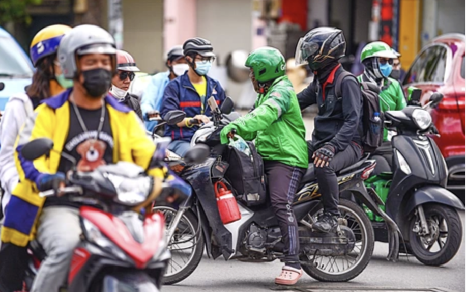 Lý do người dân TPHCM khó bắt được xe công nghệ, cước tăng 2-3 lần