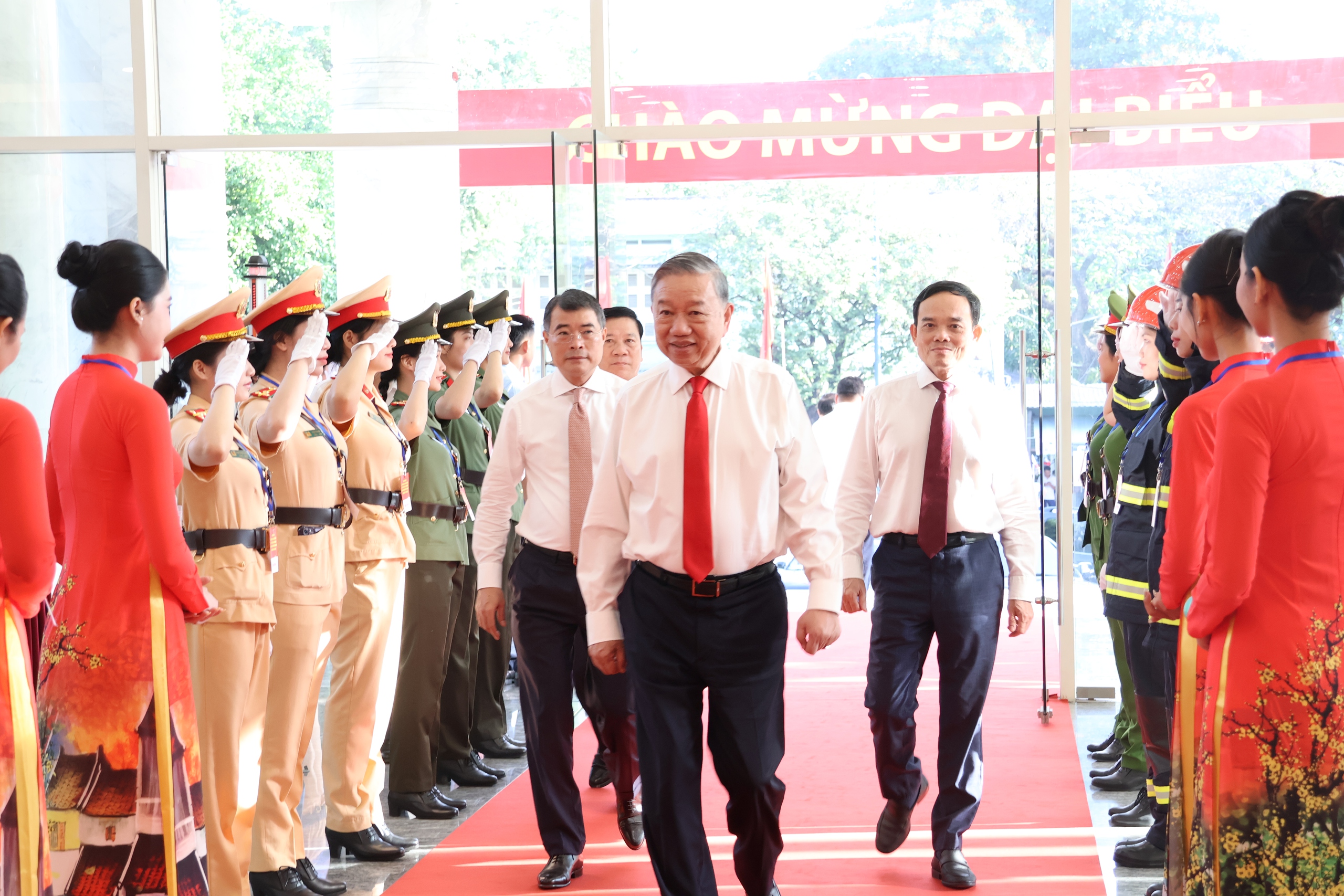 Tổng Bí thư Tô Lâm thăm, chúc Tết TPHCM - Ảnh 2.