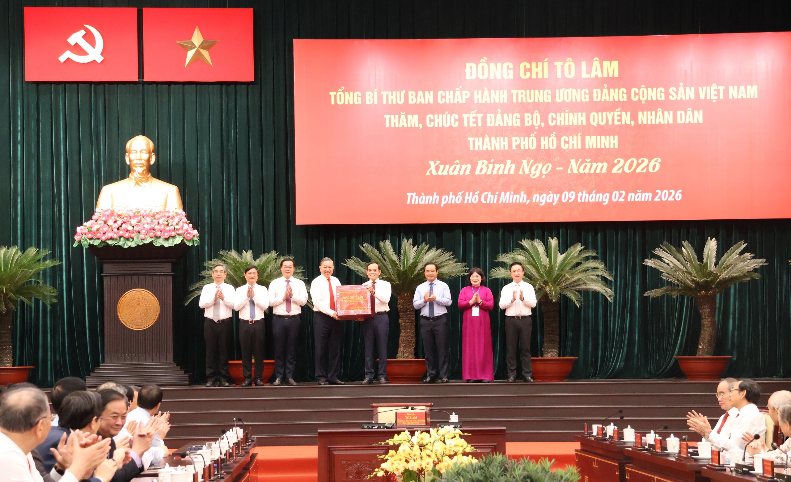 To&agrave;n cảnh Tổng B&iacute; thư T&ocirc; L&acirc;m thăm, ch&uacute;c Tết Đảng bộ, ch&iacute;nh quyền, nh&acirc;n d&acirc;n TPHCM - Ảnh 5.