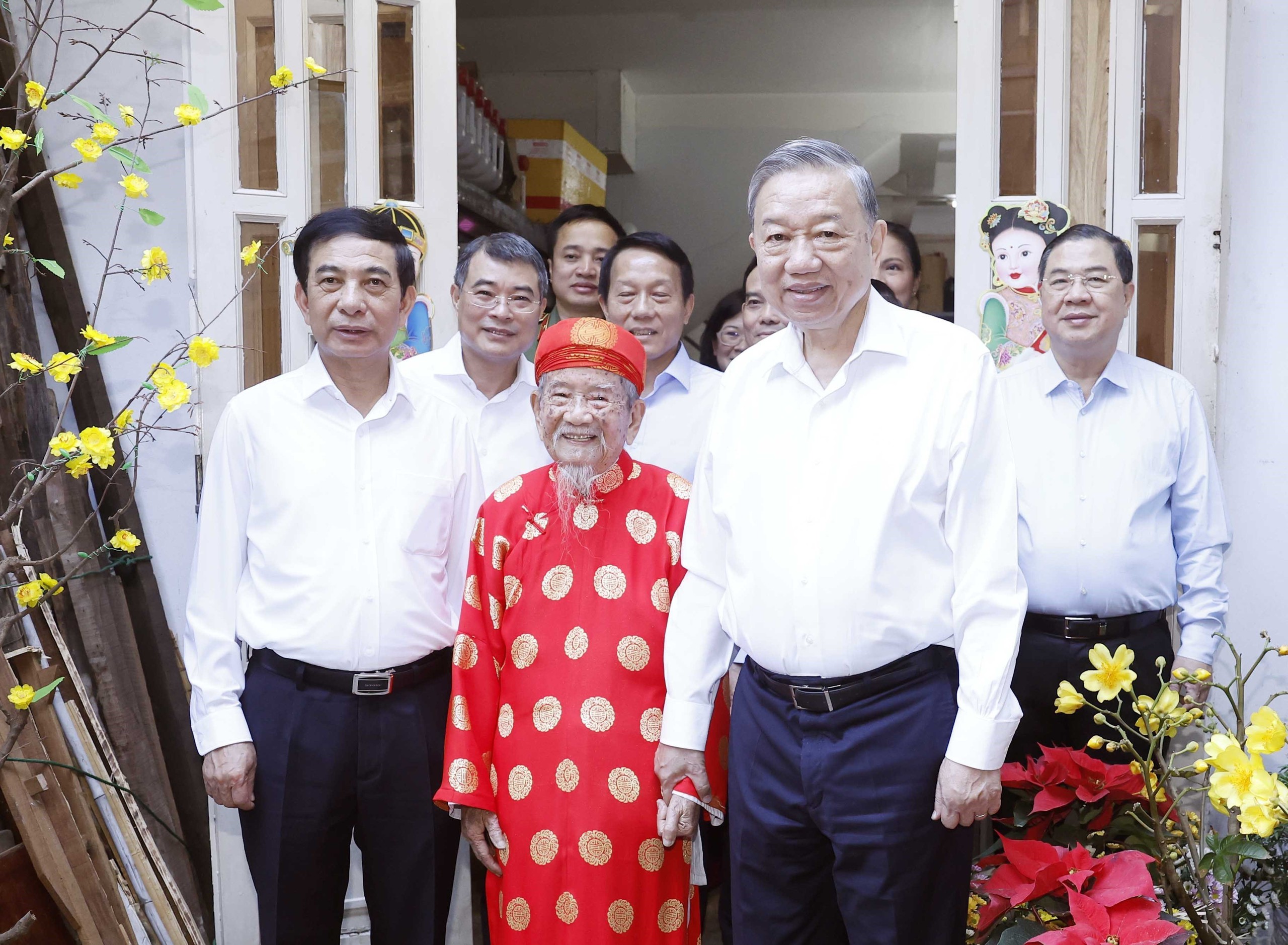 Tổng Bí thư Tô Lâm đến thăm chúc tết nhà nghiên cứu Nguyễn Đình Tư - Ảnh 3.