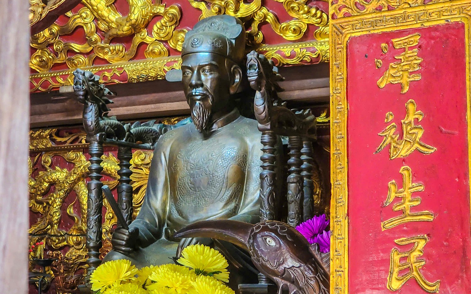 Cận cảnh di tích Uy viễn Tướng công Nguyễn Công Trứ