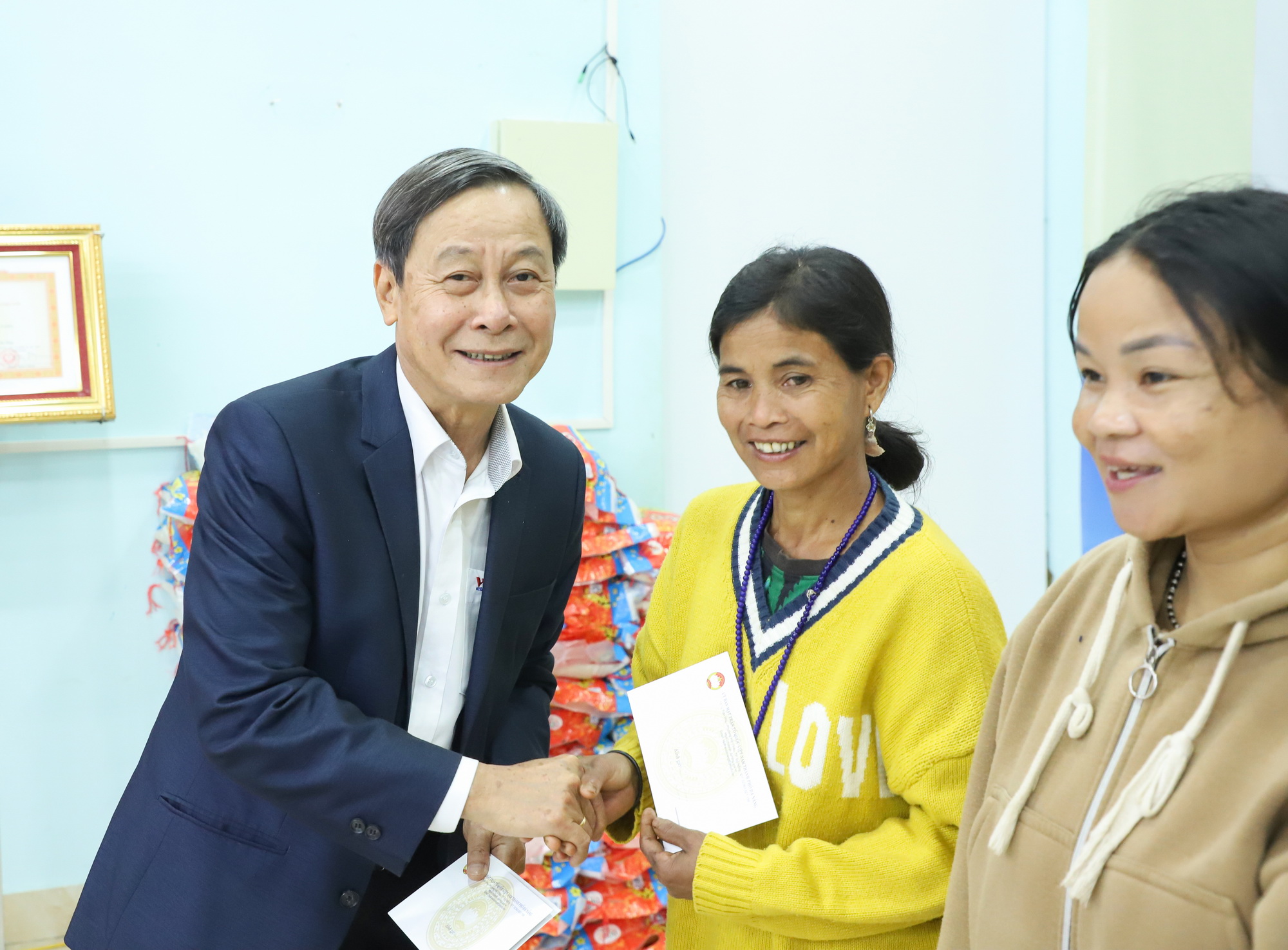 Trao qu&agrave; Tết B&iacute;nh Ngọ 2026- Gắn kết Đ&agrave; Nẵng, lan tỏa y&ecirc;u thương - Ảnh 1.