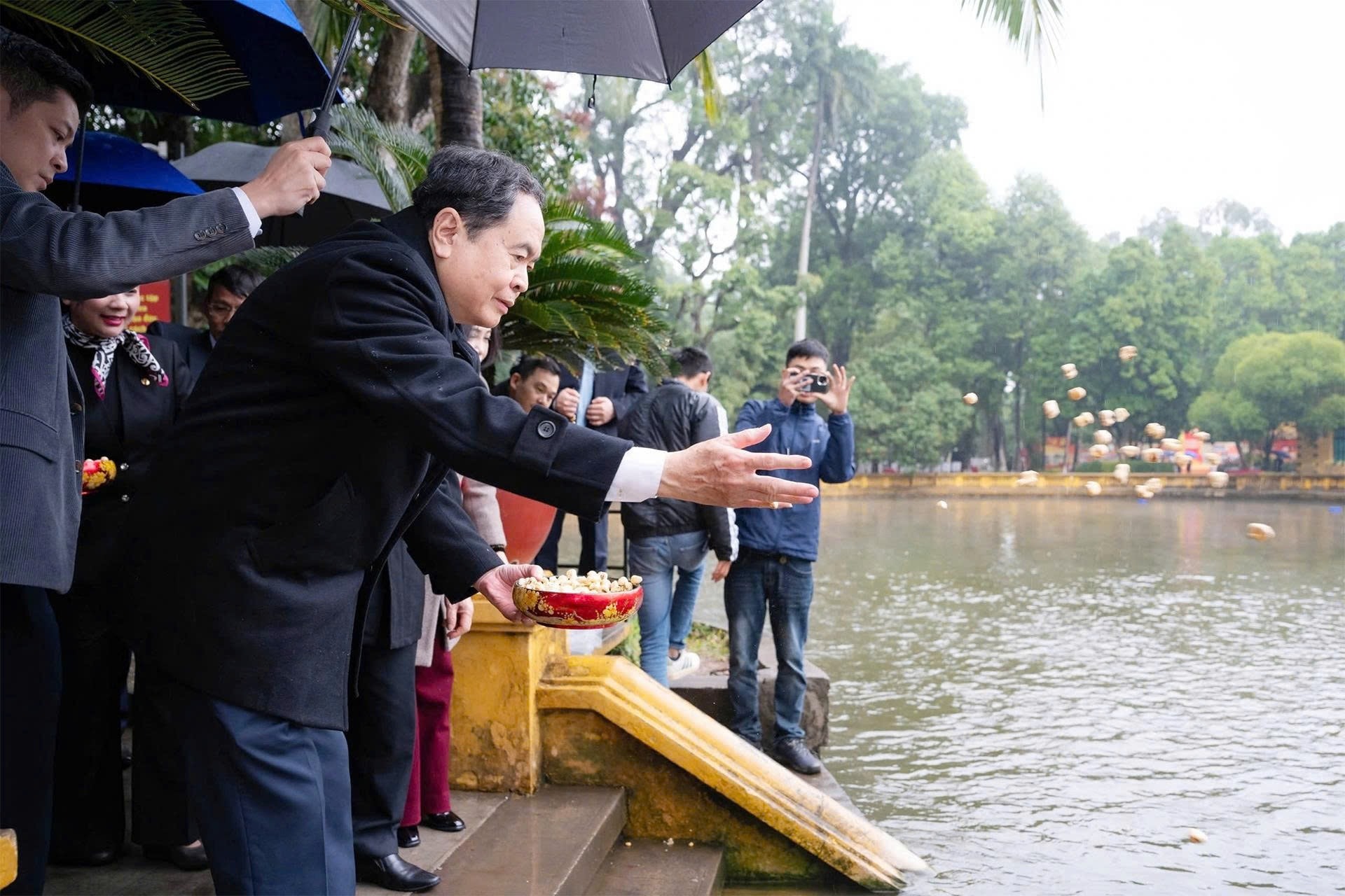 Chủ tịch Quốc hội Trần Thanh Mẫn d&acirc;ng hương tưởng nhớ Chủ tịch Hồ Ch&iacute; Minh 2026 - Ảnh 3.